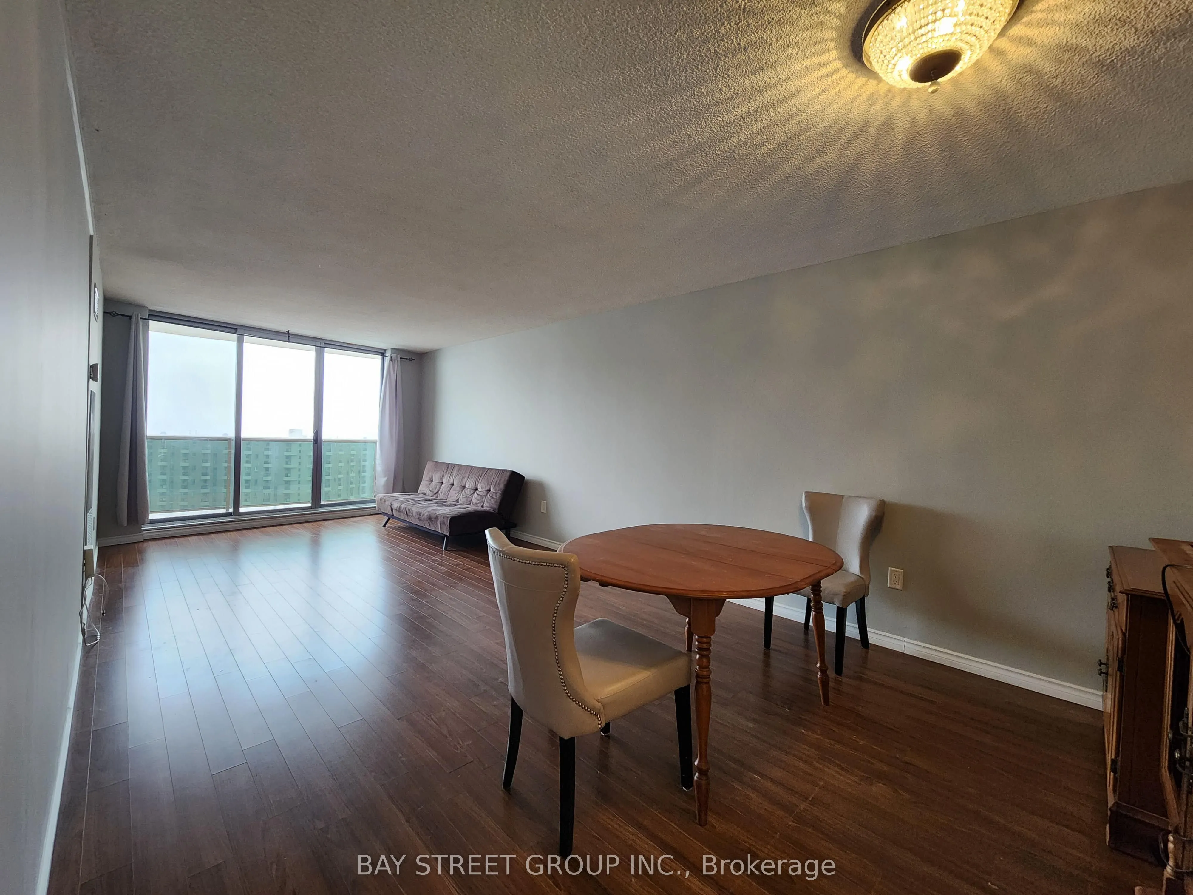 812 Burnhamthorpe Road, #2009