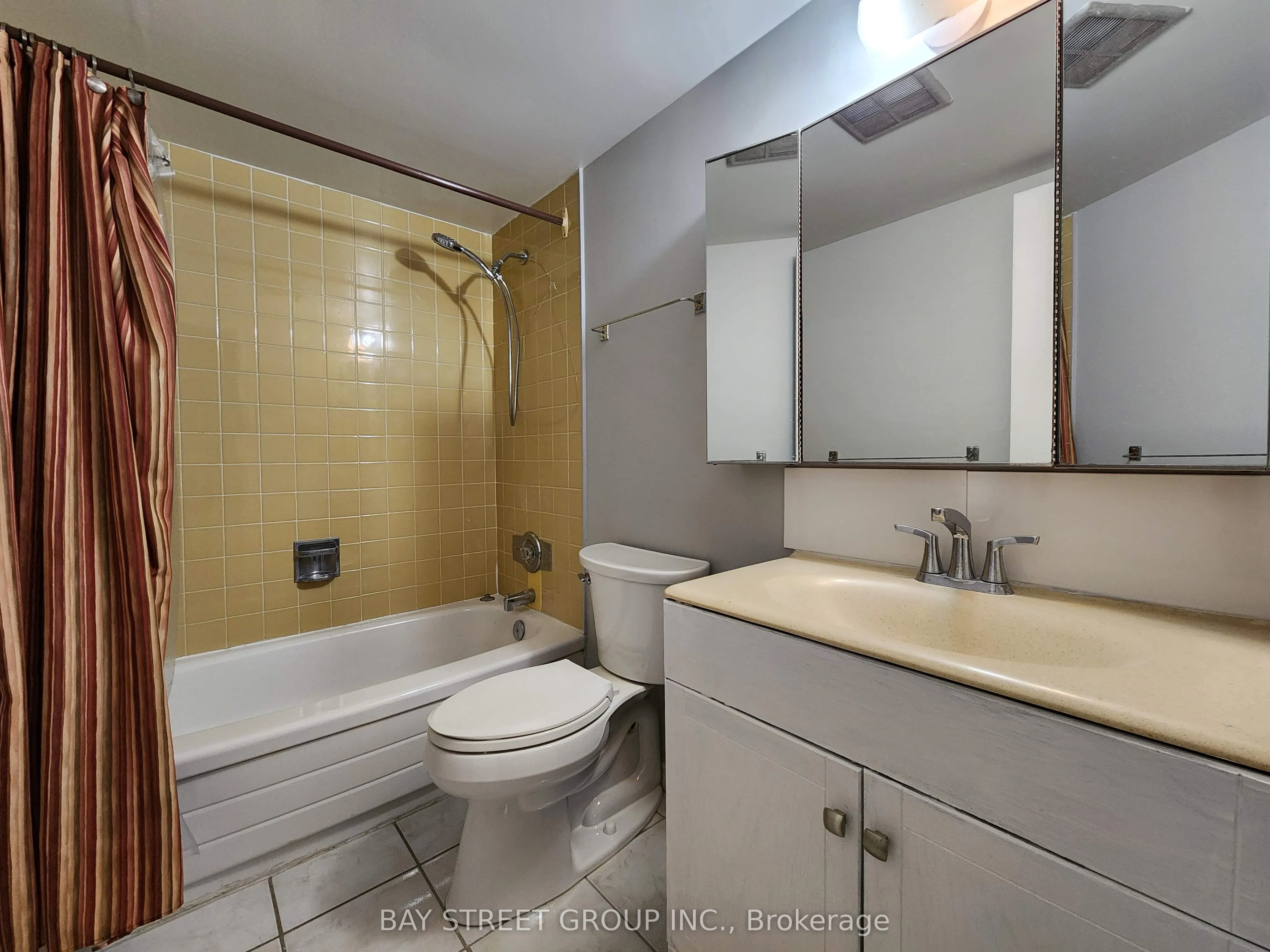 812 Burnhamthorpe Road, #2009