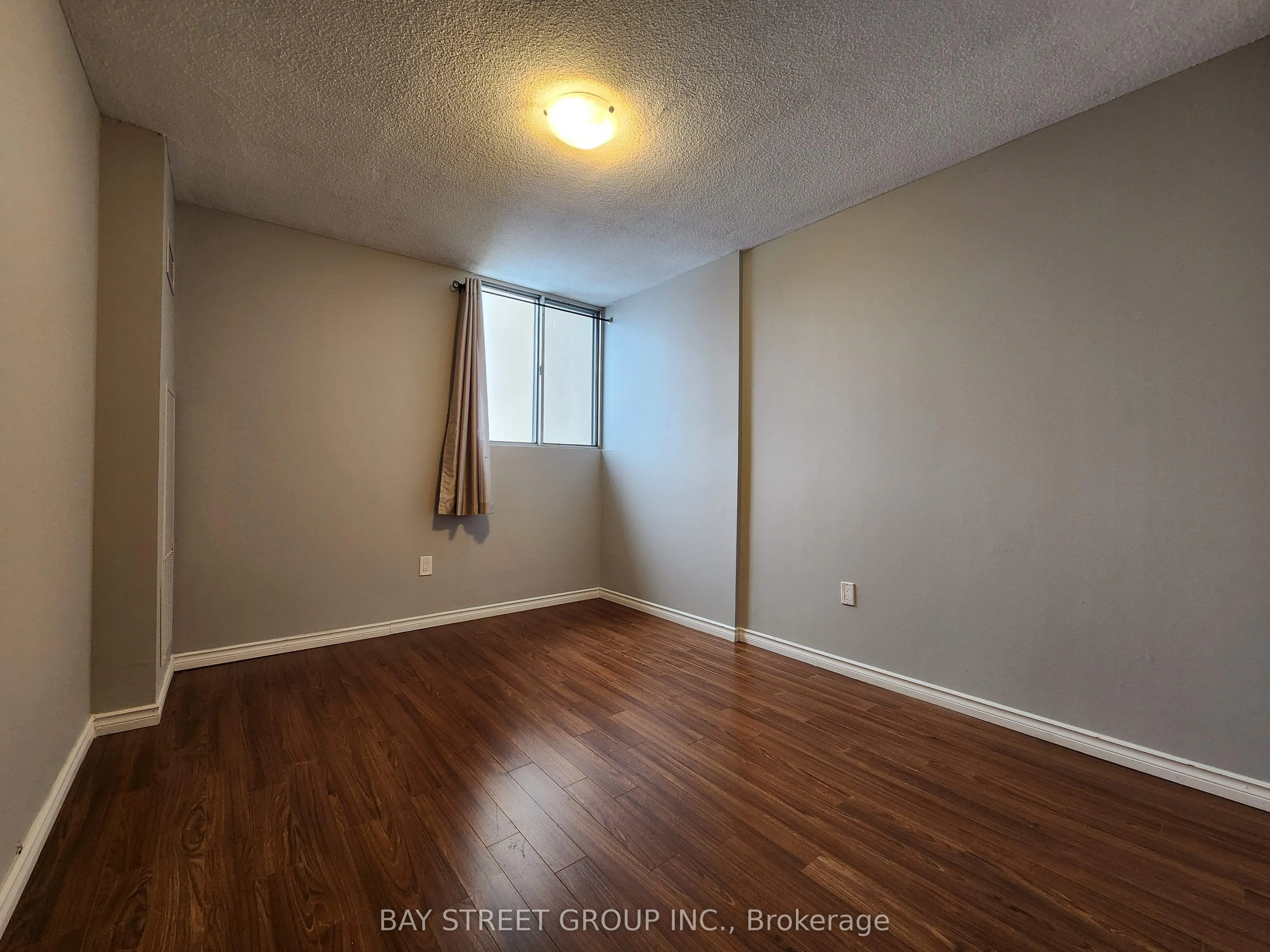 812 Burnhamthorpe Road, #2009