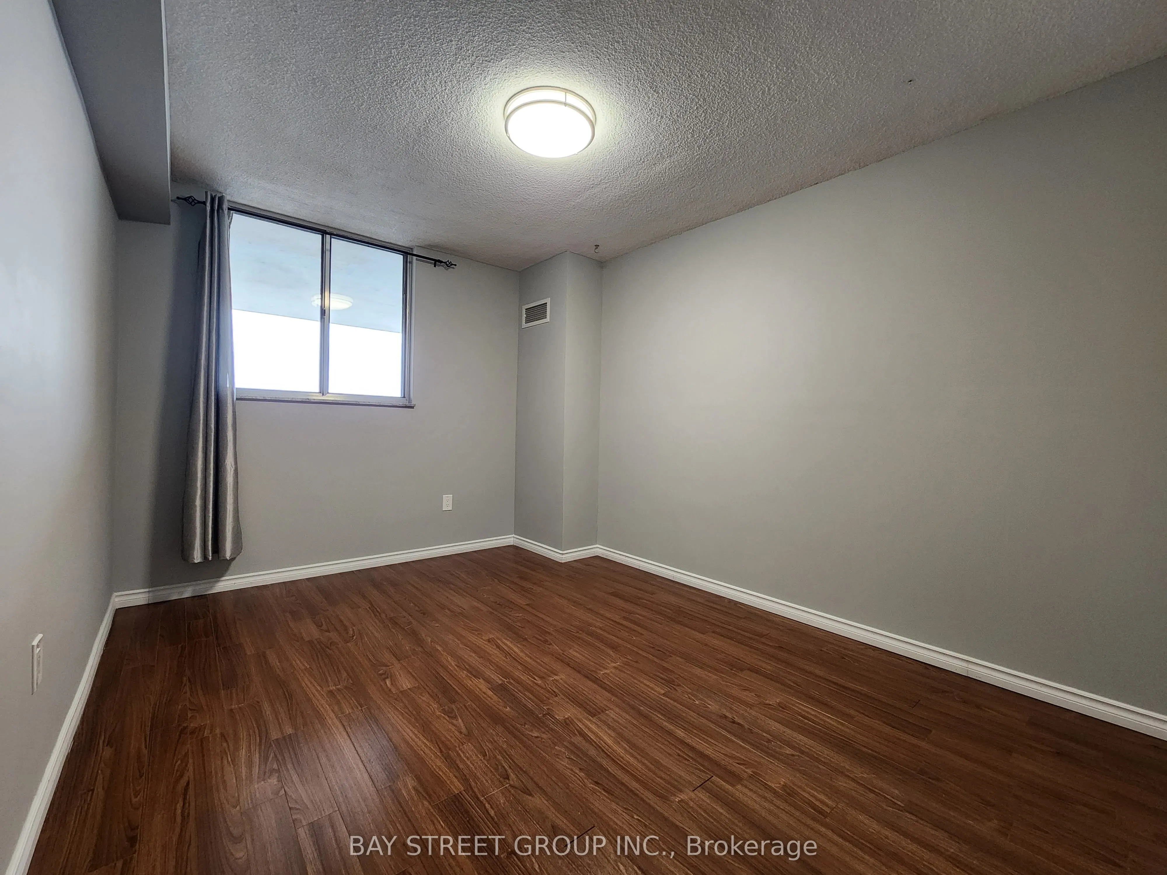 812 Burnhamthorpe Road, #2009