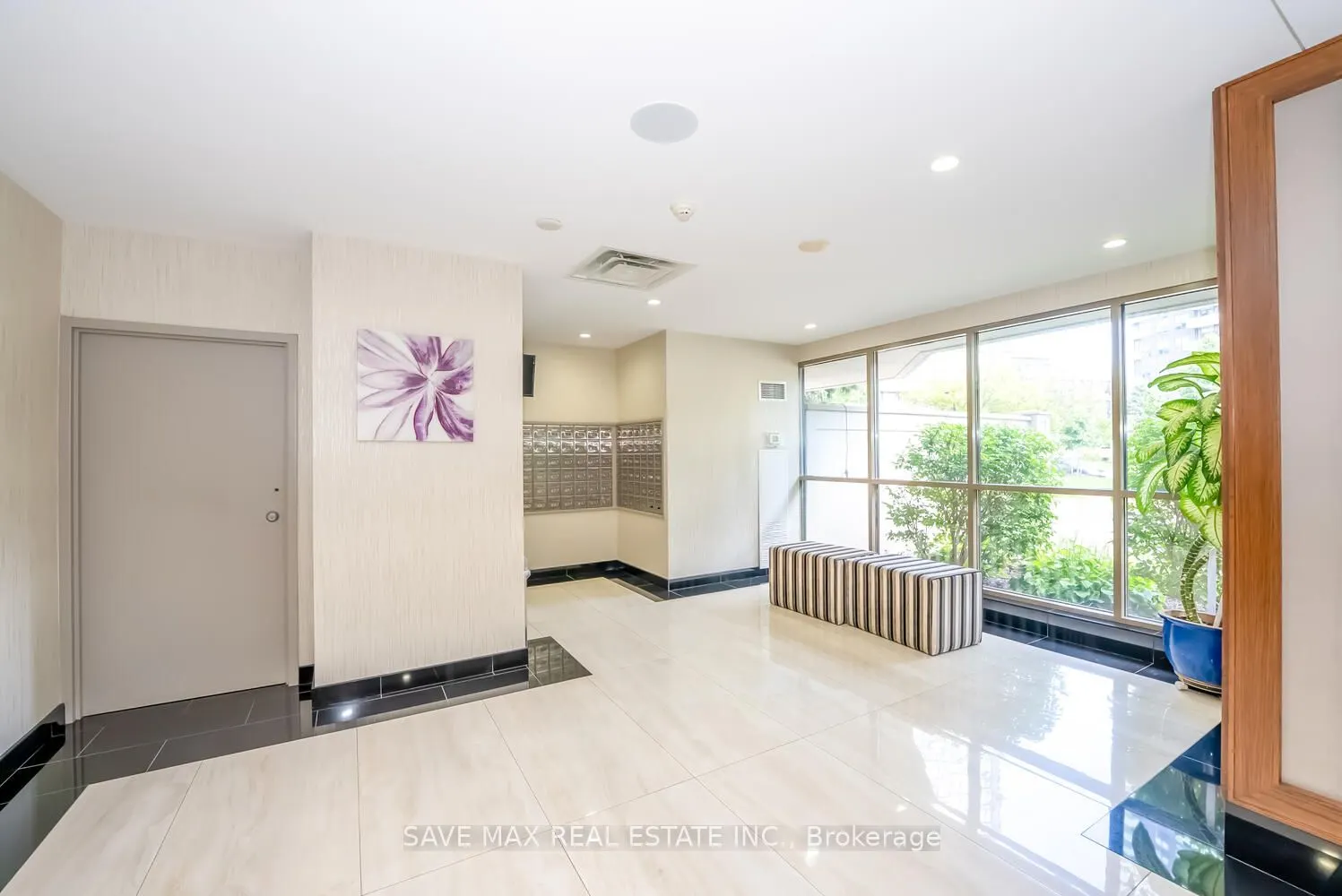 350 Rathburn Rd Road W, #904