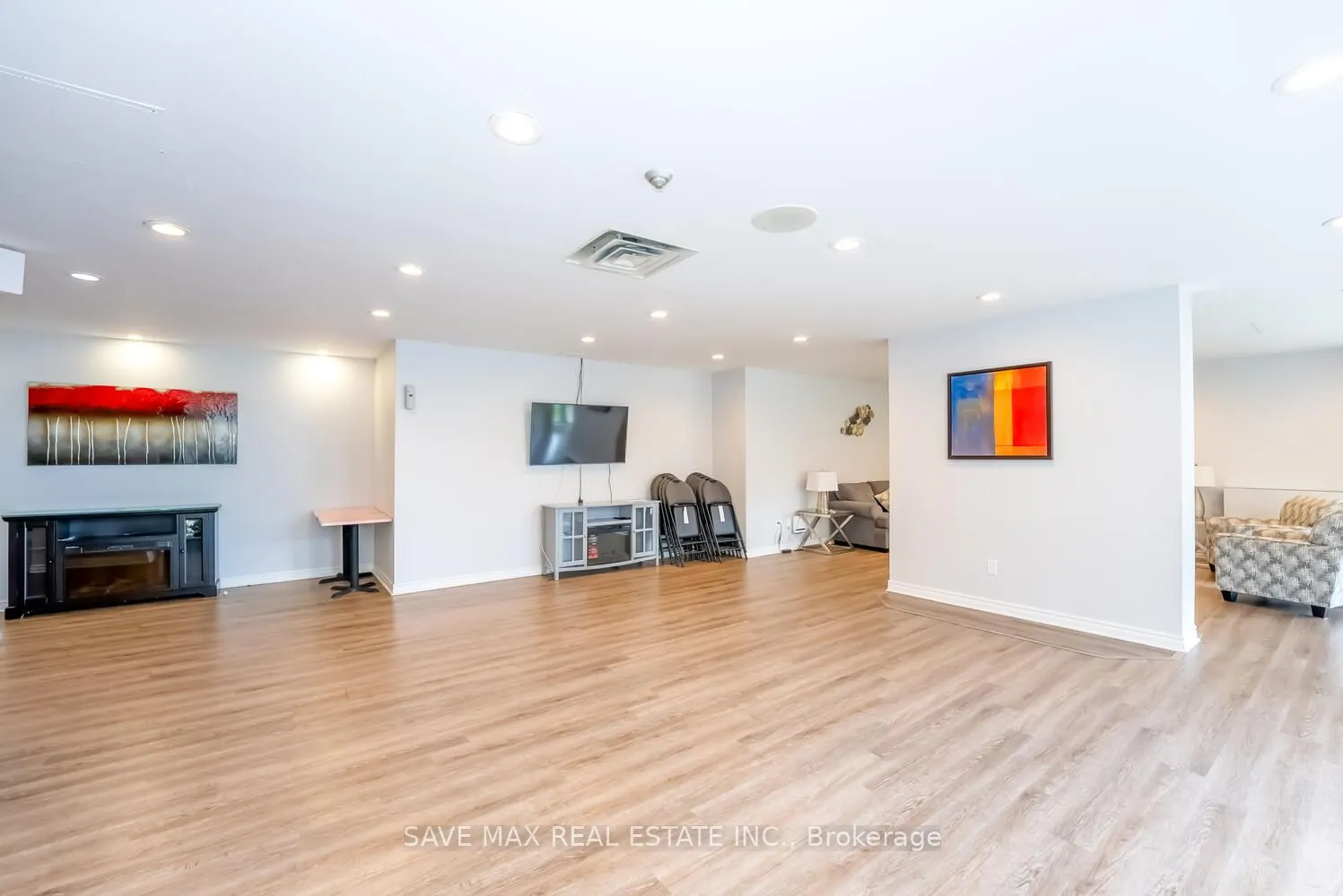 350 Rathburn Rd Road W, #904