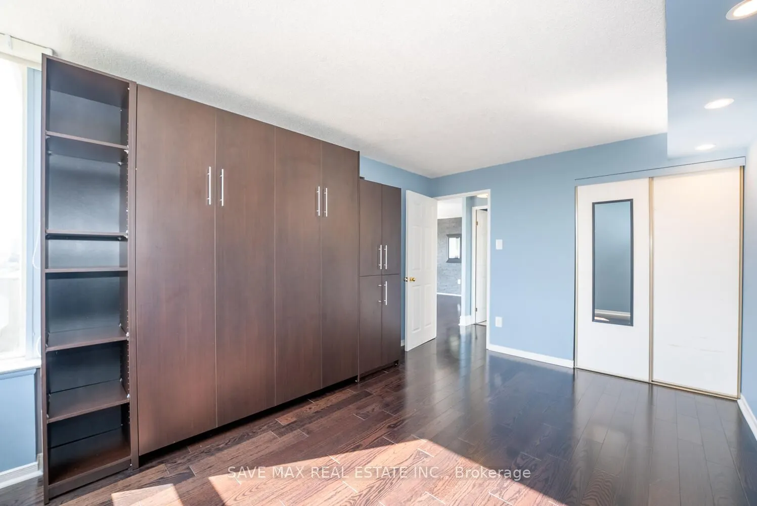 350 Rathburn Rd Road W, #904