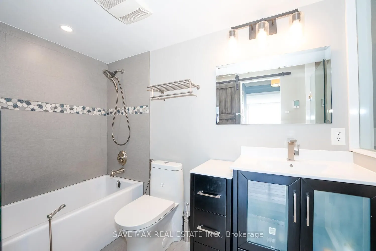 350 Rathburn Rd Road W, #904