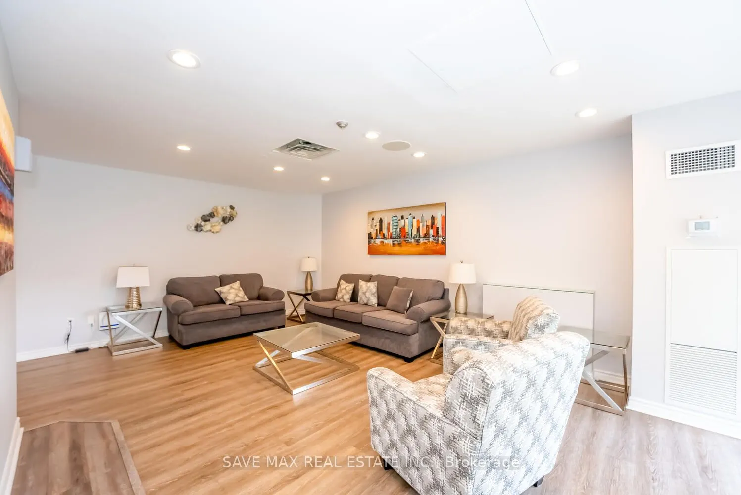 350 Rathburn Rd Road W, #904
