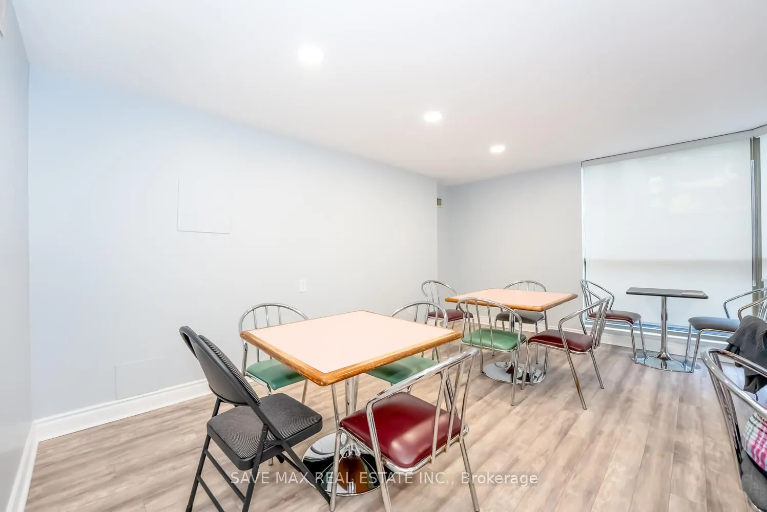 350 Rathburn Rd Road W, #904