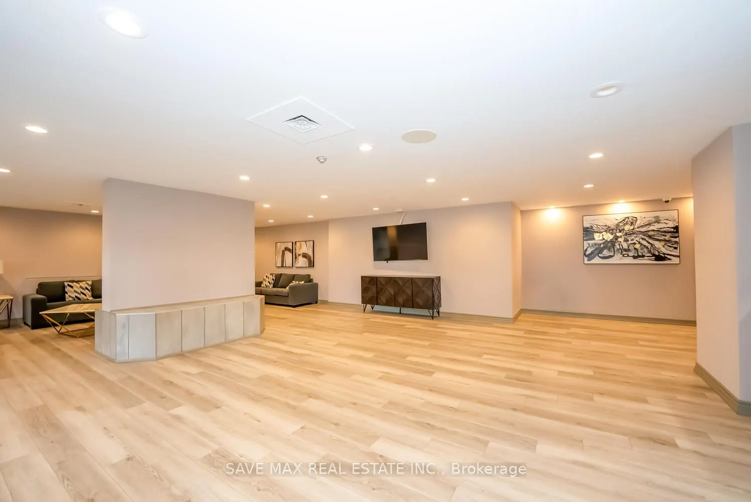 350 Rathburn Rd Road W, #904