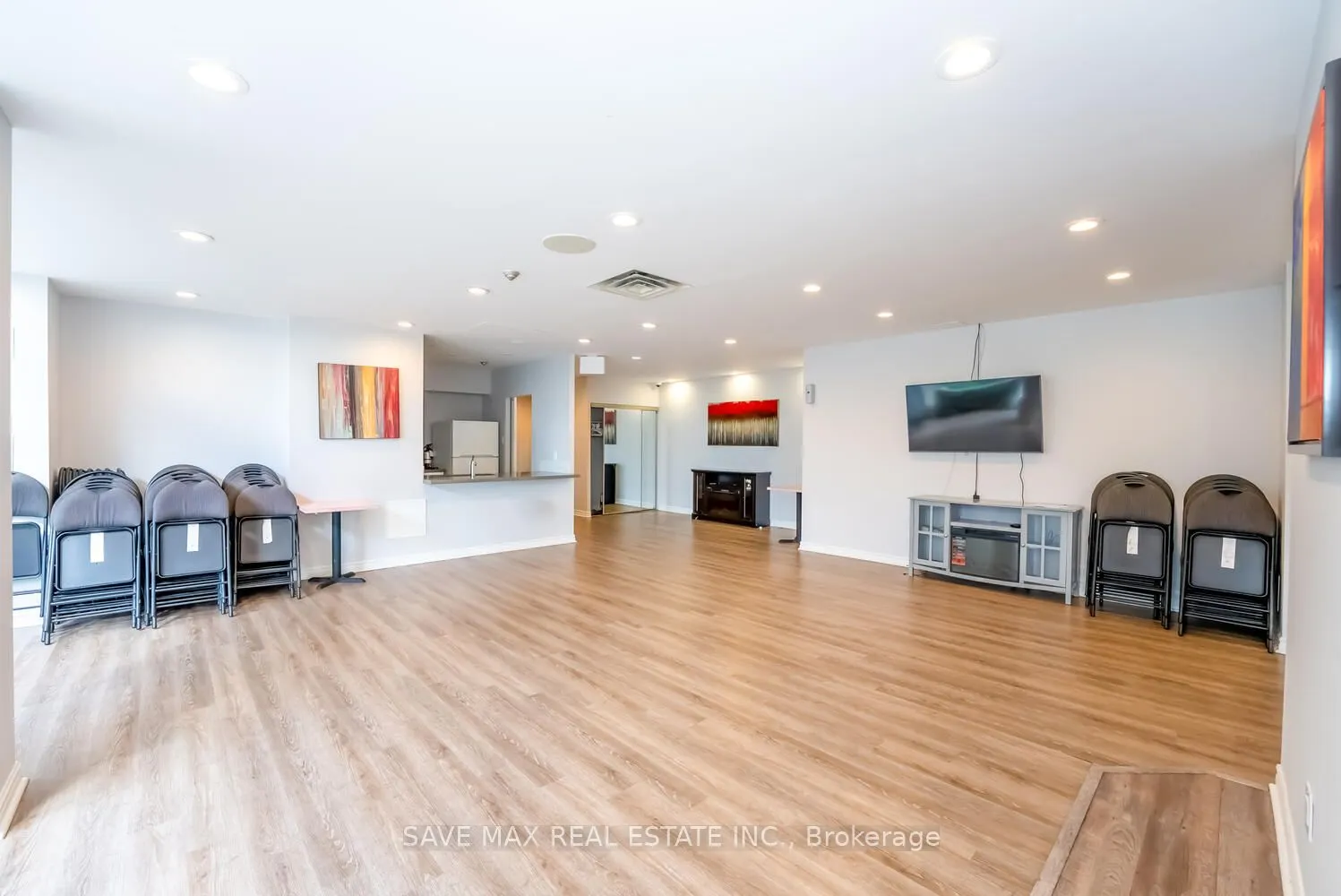 350 Rathburn Rd Road W, #904