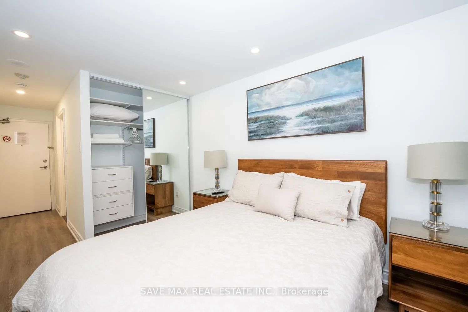 350 Rathburn Rd Road W, #904