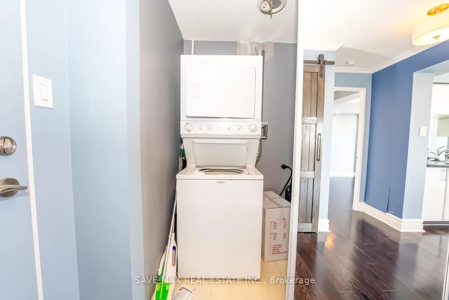 350 Rathburn Rd Road W, #904