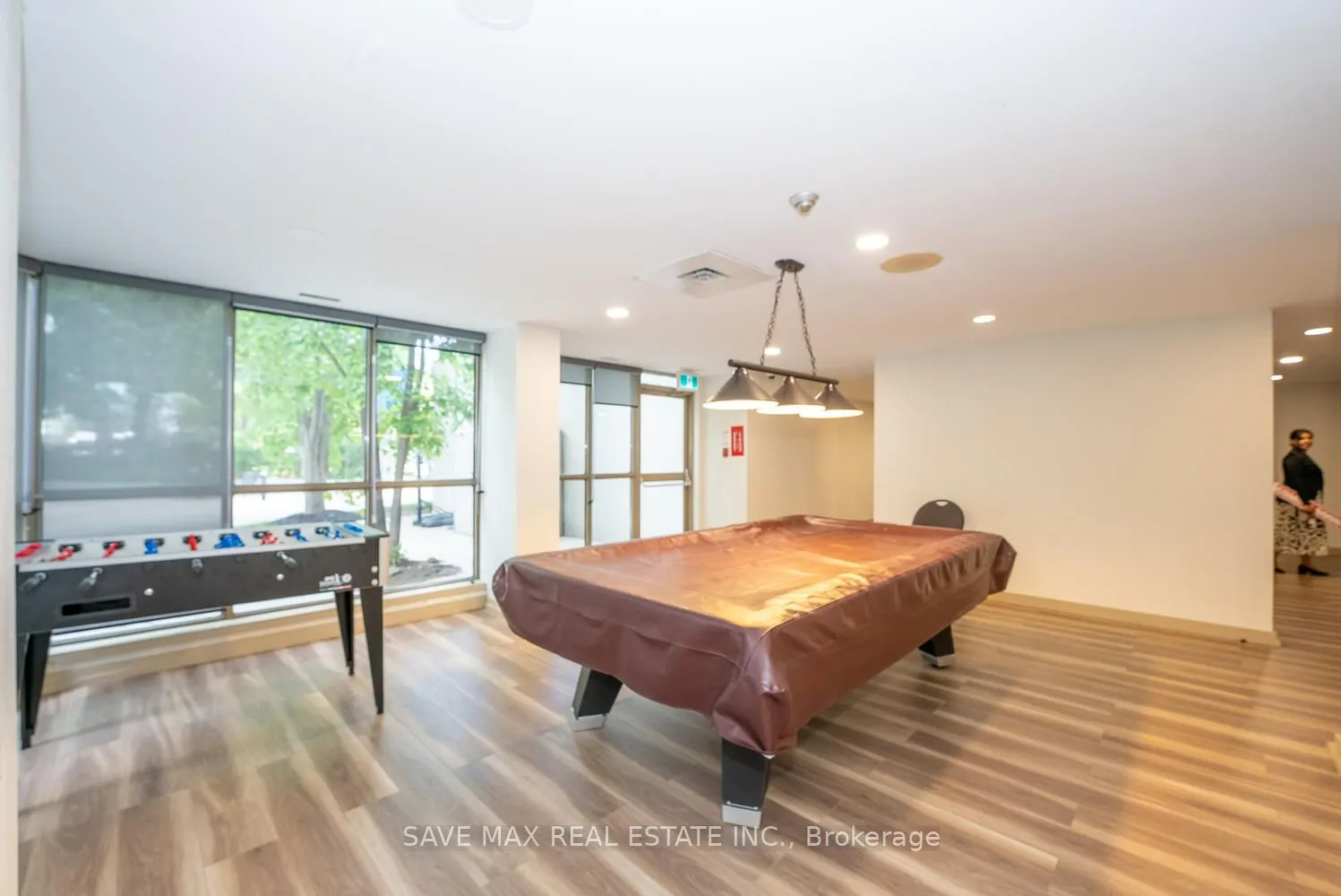350 Rathburn Rd Road W, #904