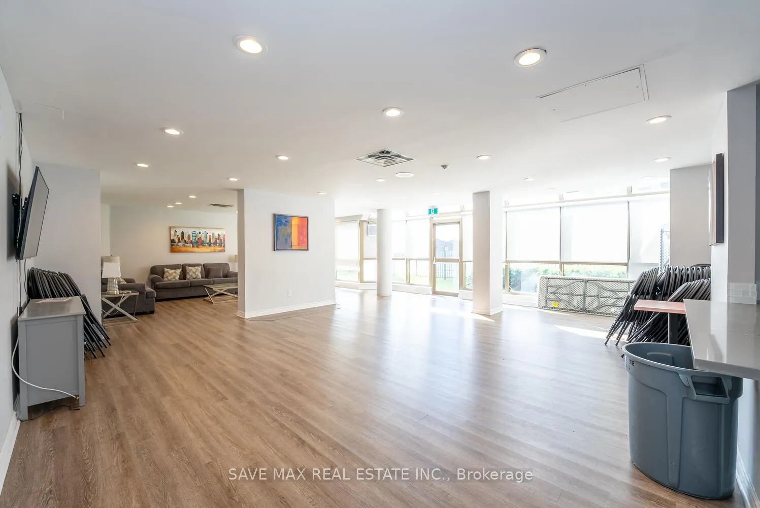 350 Rathburn Rd Road W, #904