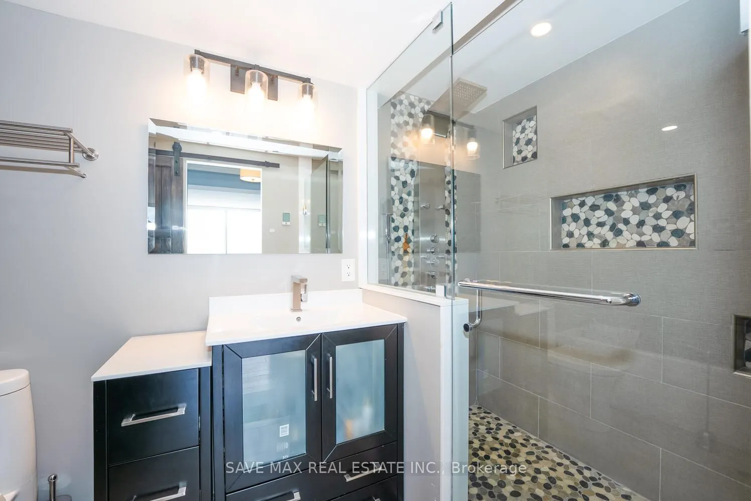 350 Rathburn Rd Road W, #904