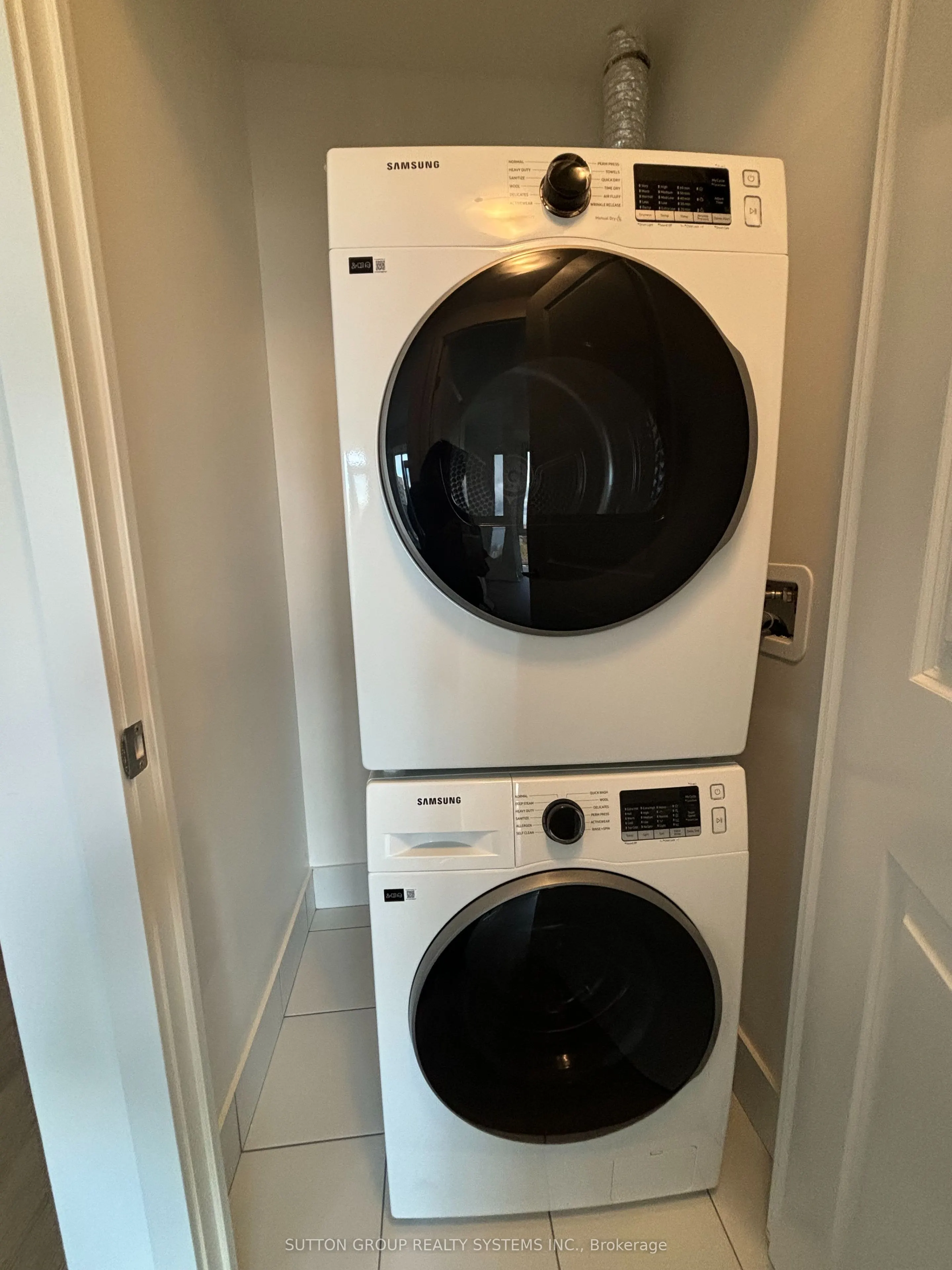 204 Burnhamthorpe Road E, #903