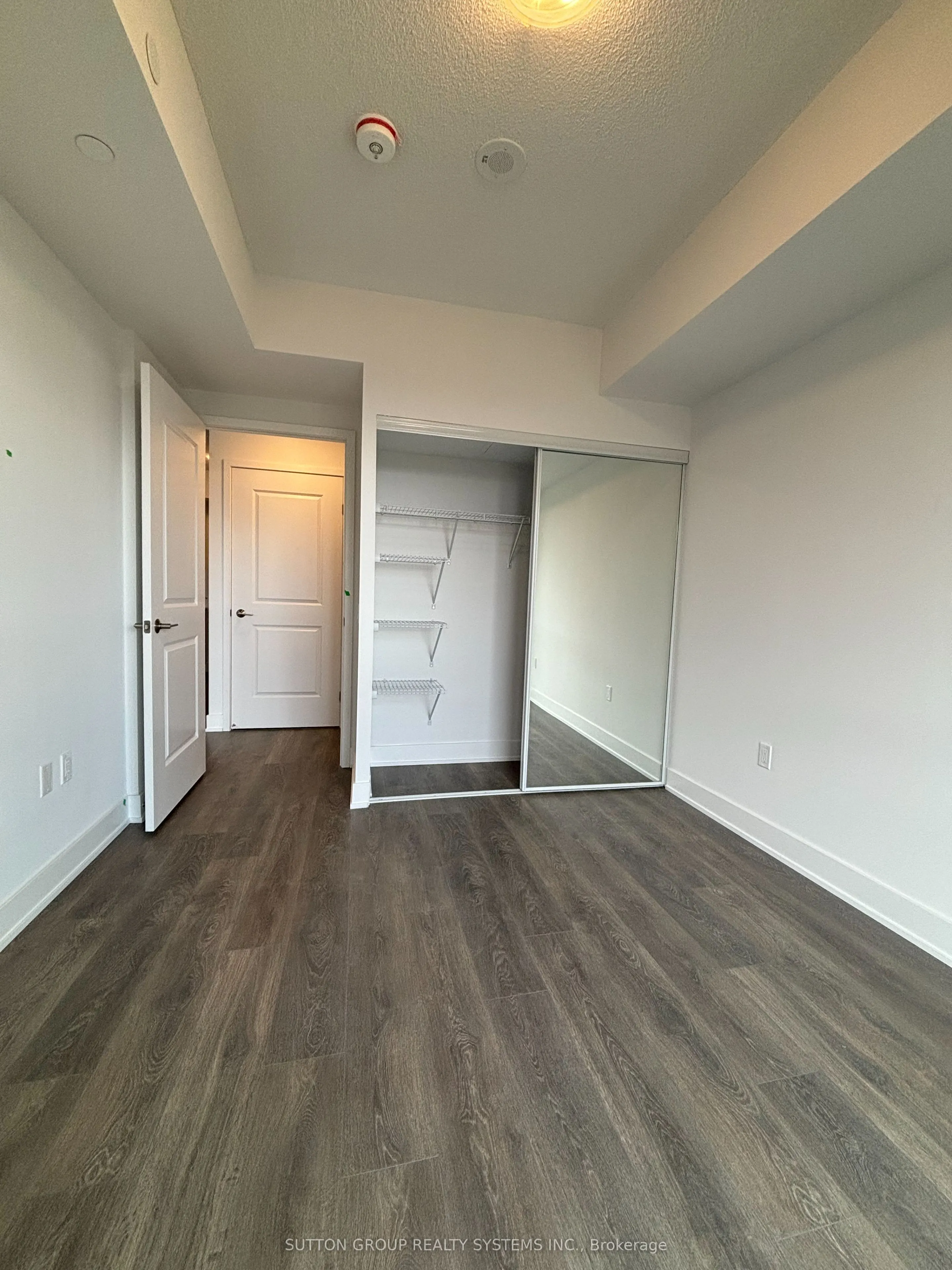 204 Burnhamthorpe Road E, #903