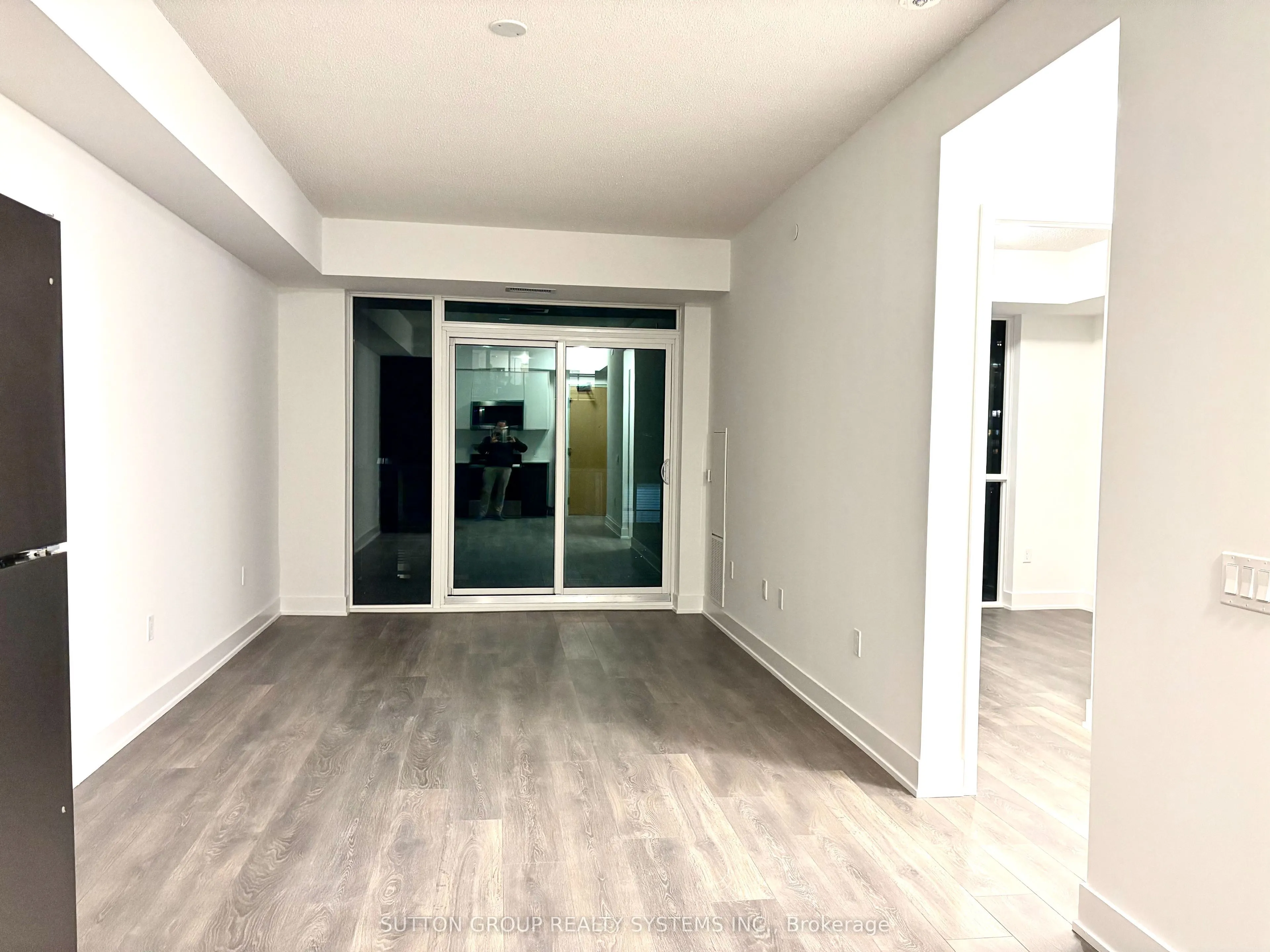 204 Burnhamthorpe Road E, #903