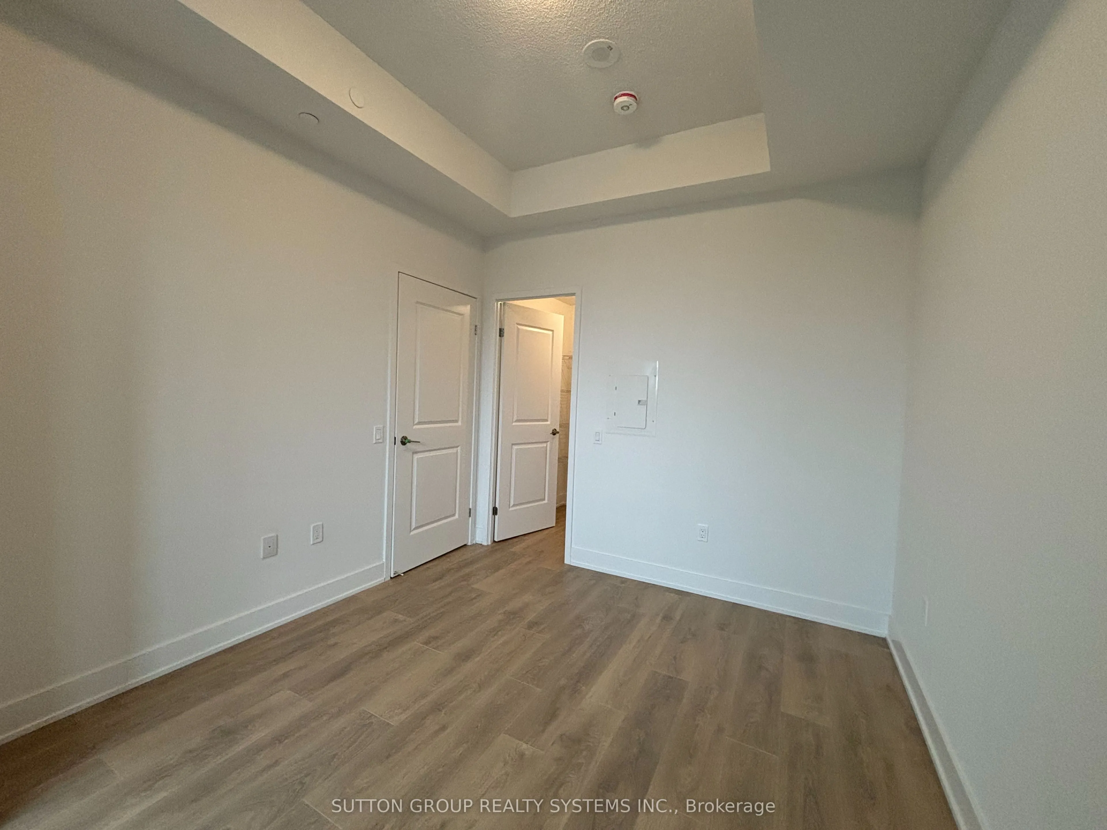 204 Burnhamthorpe Road E, #903