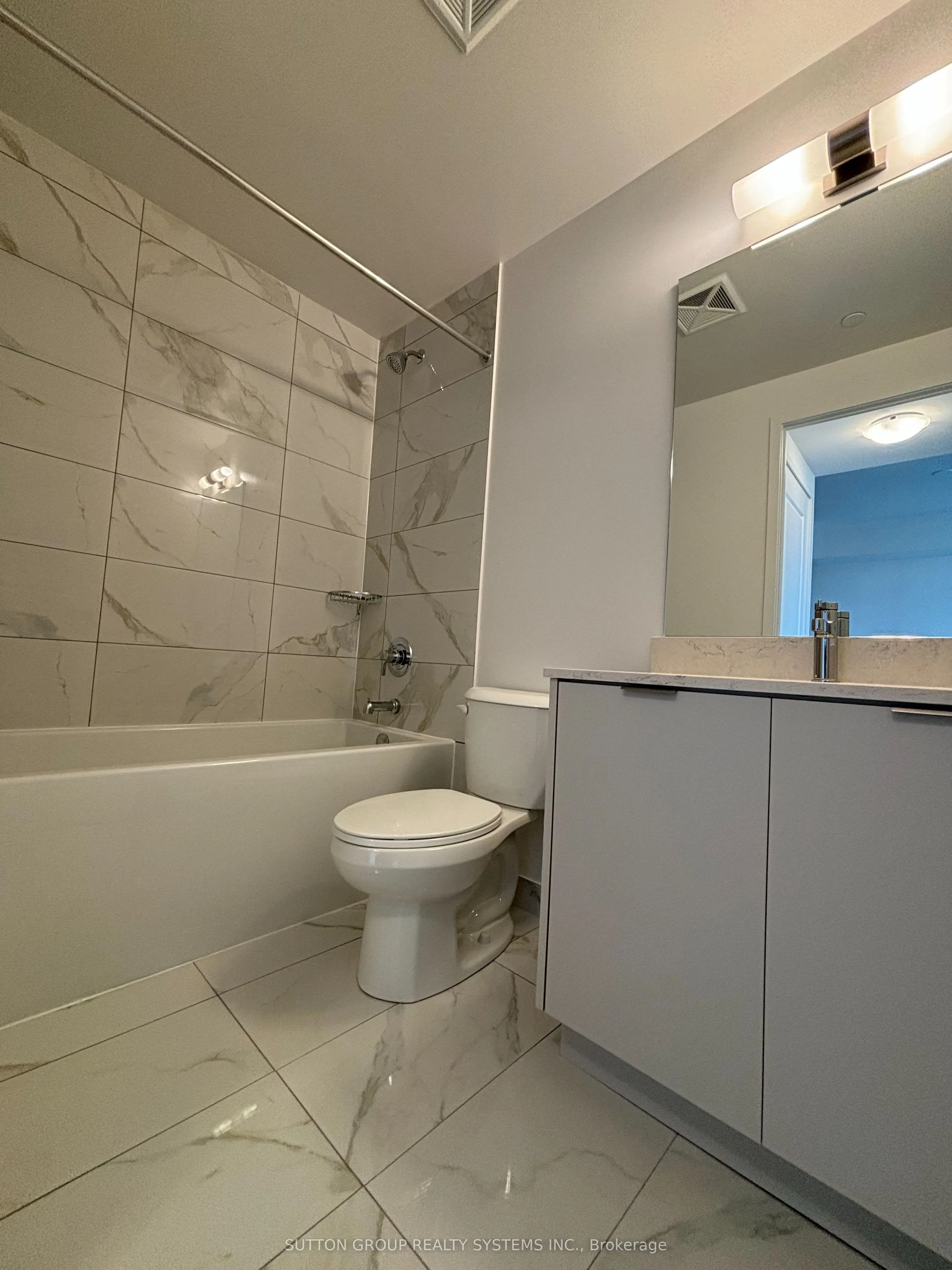 204 Burnhamthorpe Road E, #903