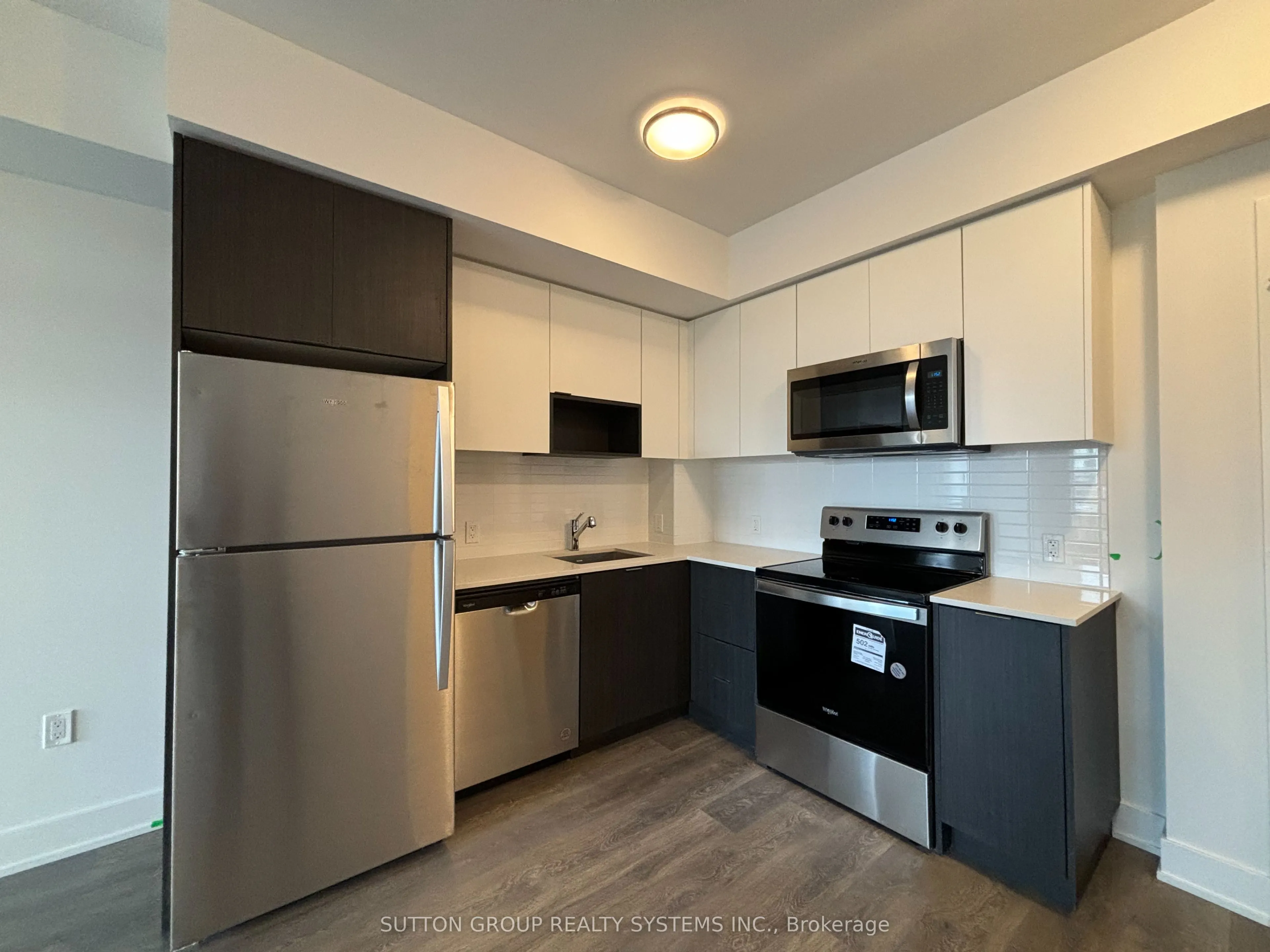 204 Burnhamthorpe Road E, #903
