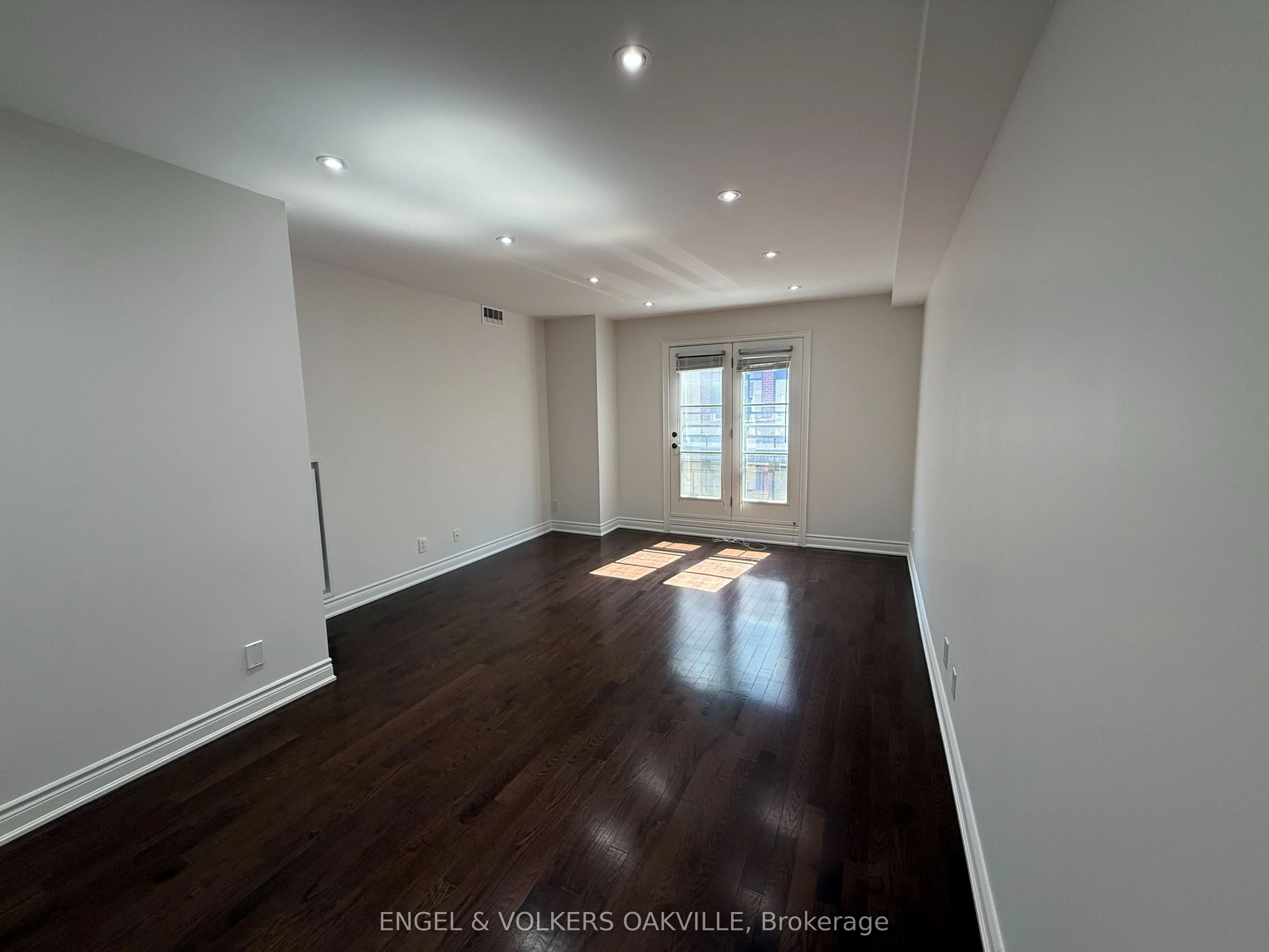 60 Ann Street, #209