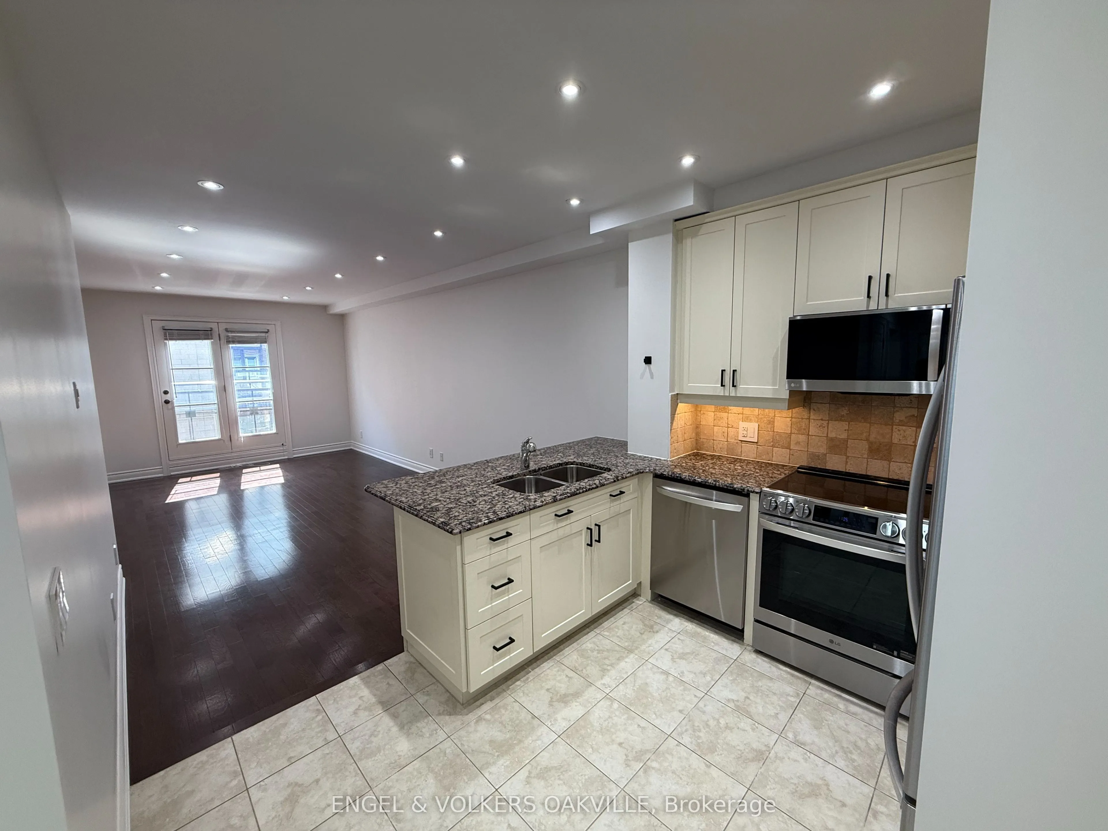 60 Ann Street, #209