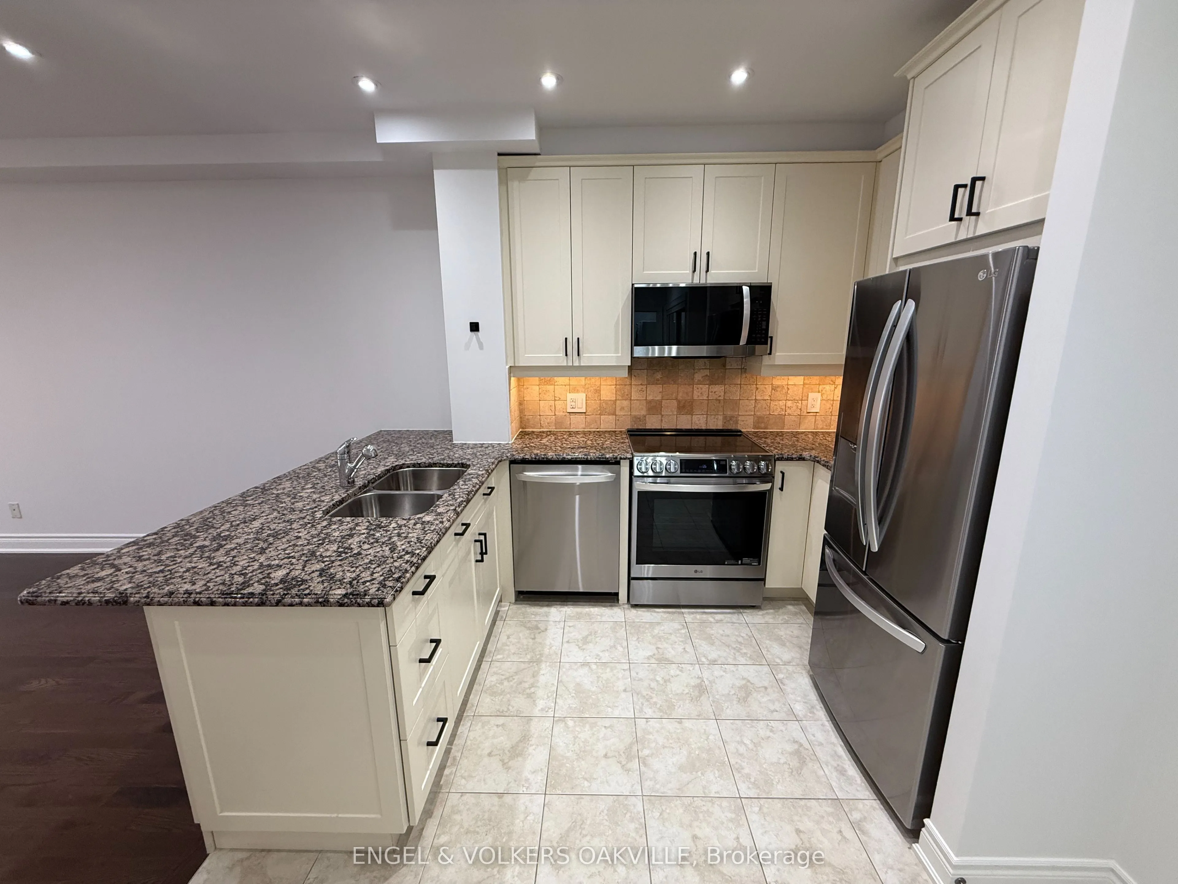 60 Ann Street, #209