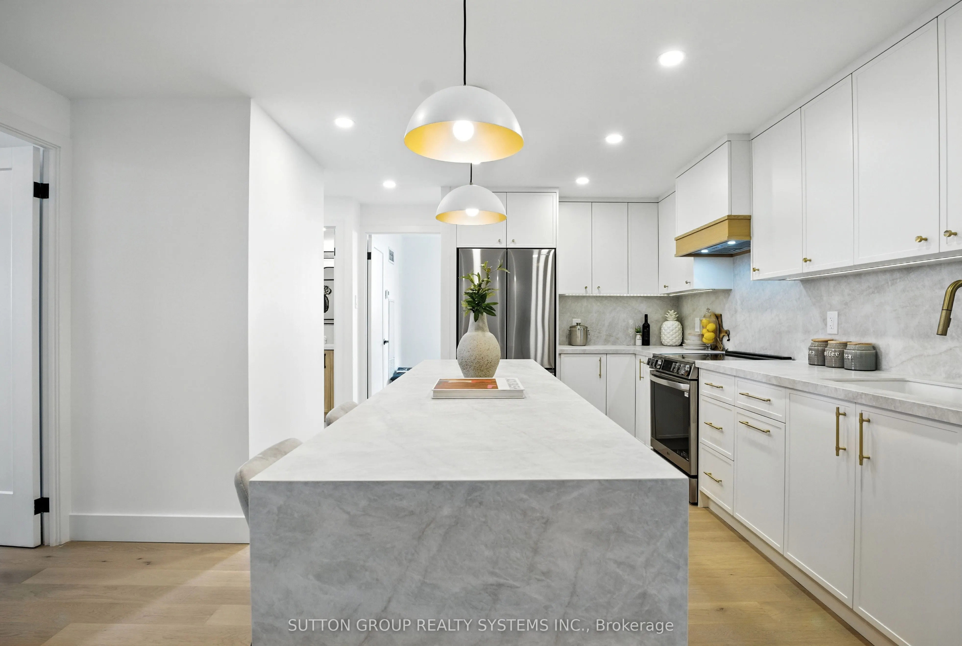 812 Burnhamthorpe Road, #907