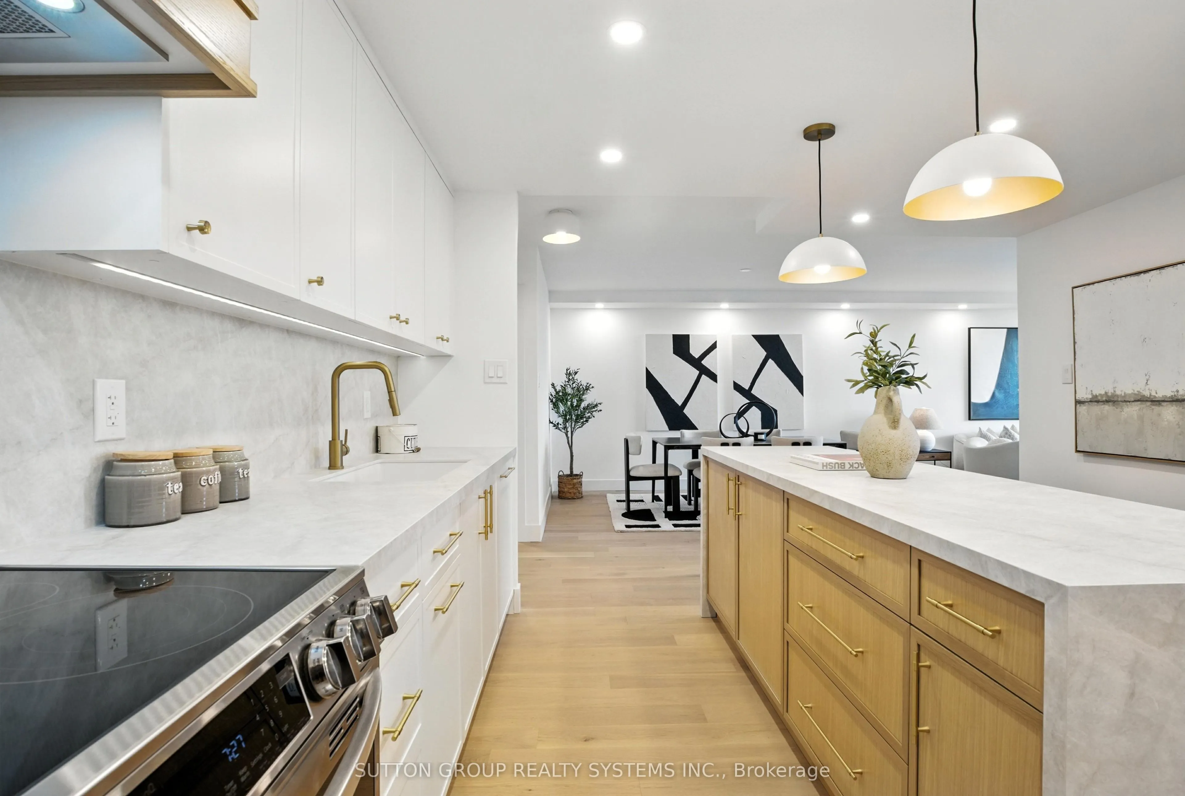 812 Burnhamthorpe Road, #907