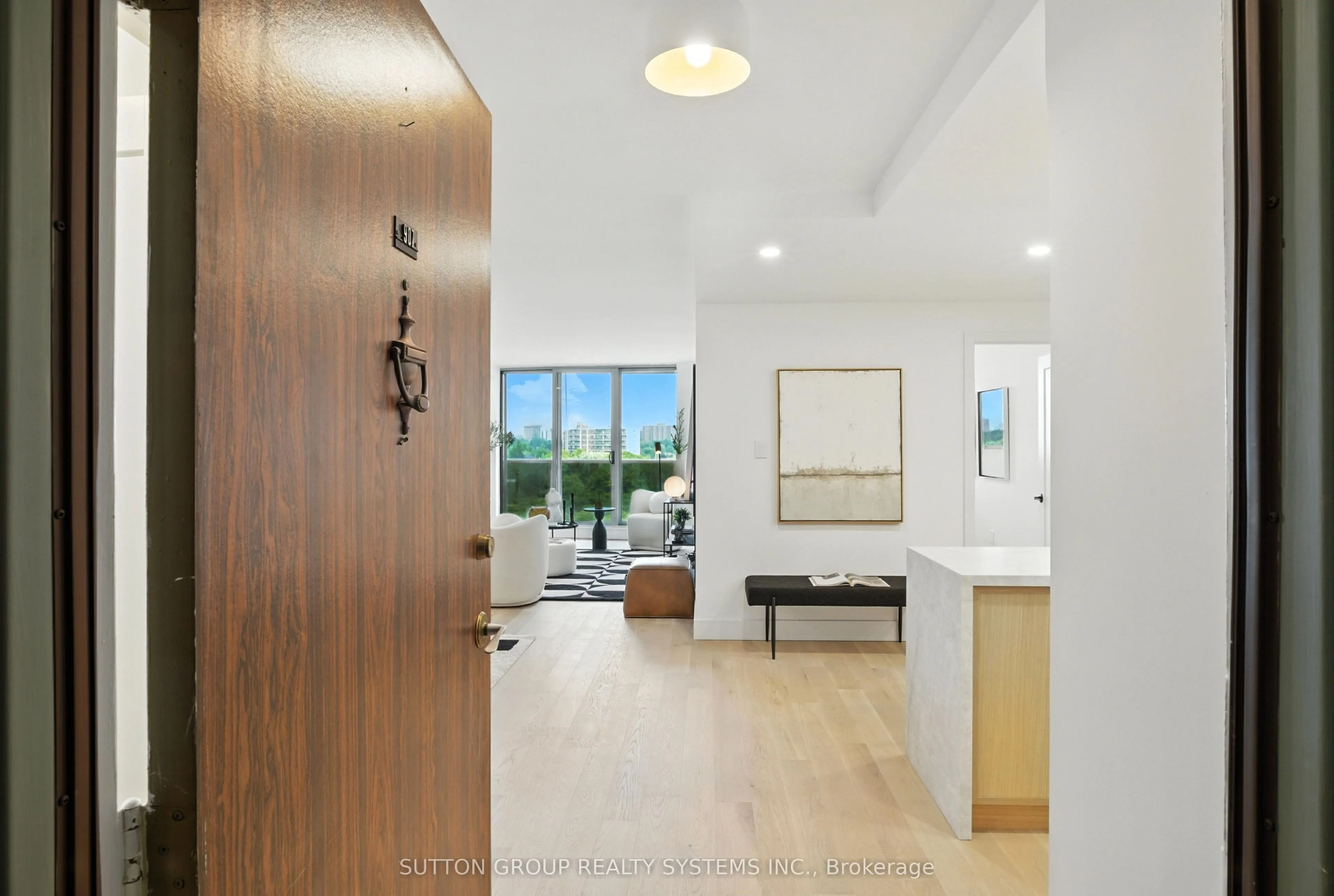 812 Burnhamthorpe Road, #907