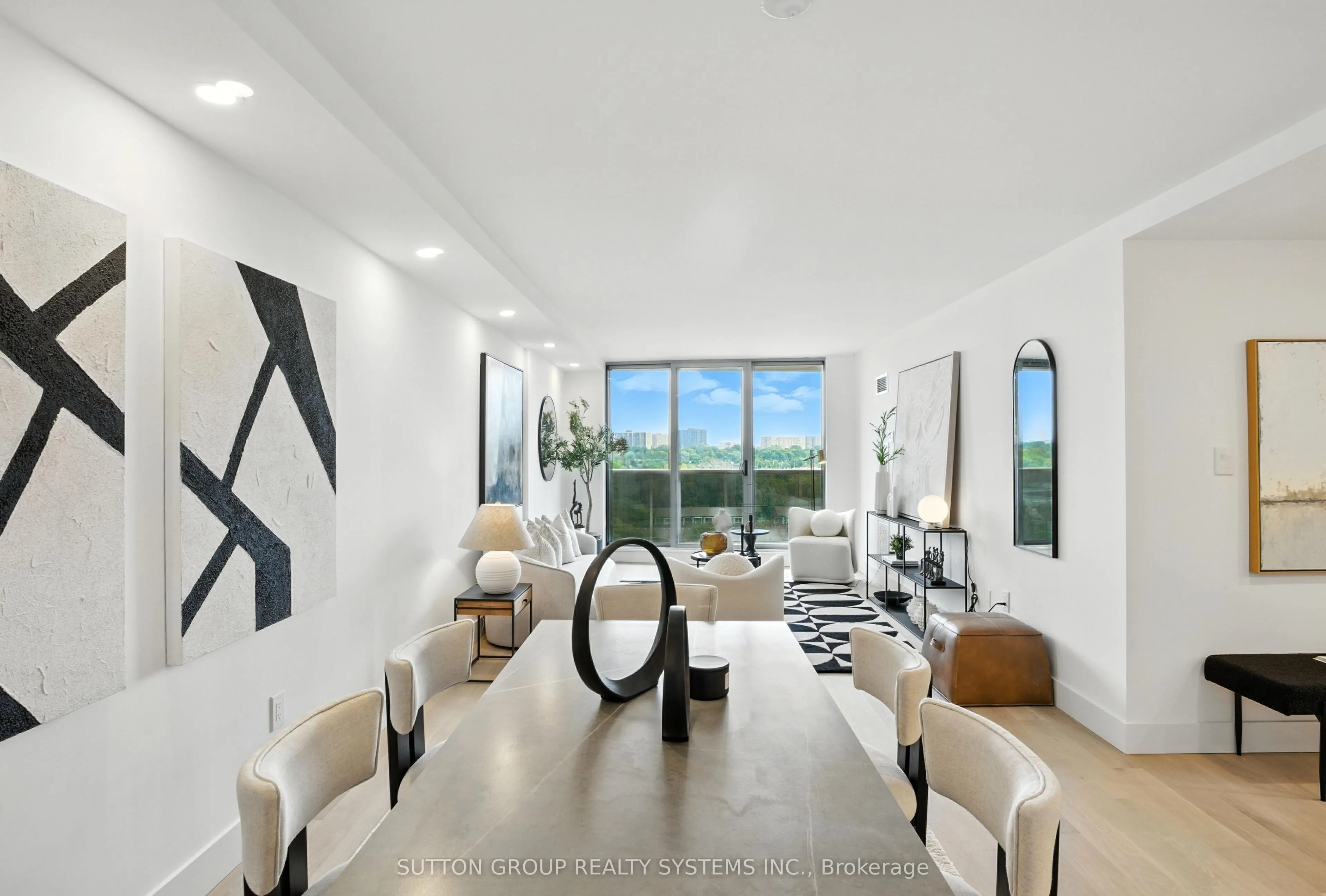 812 Burnhamthorpe Road, #907