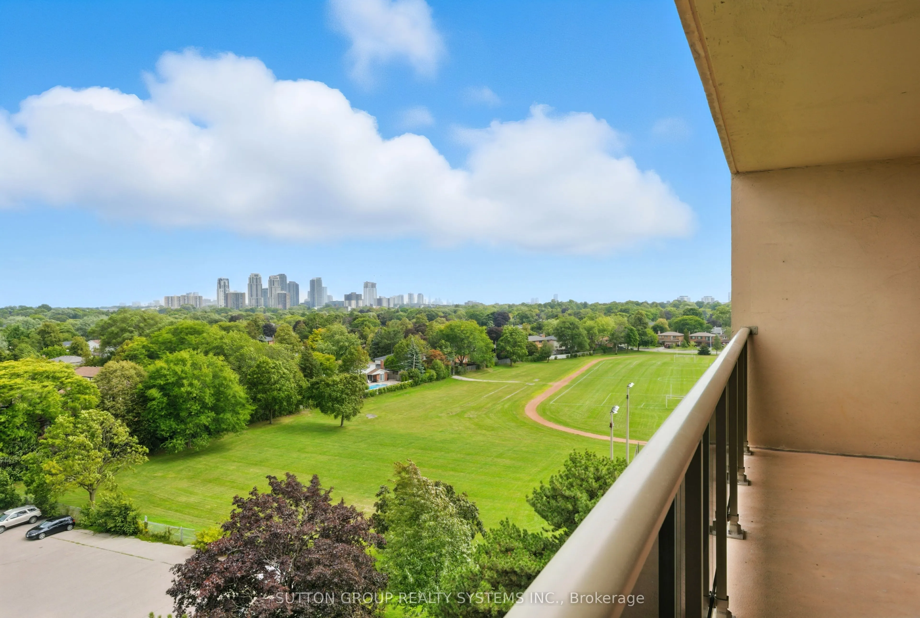 812 Burnhamthorpe Road, #907