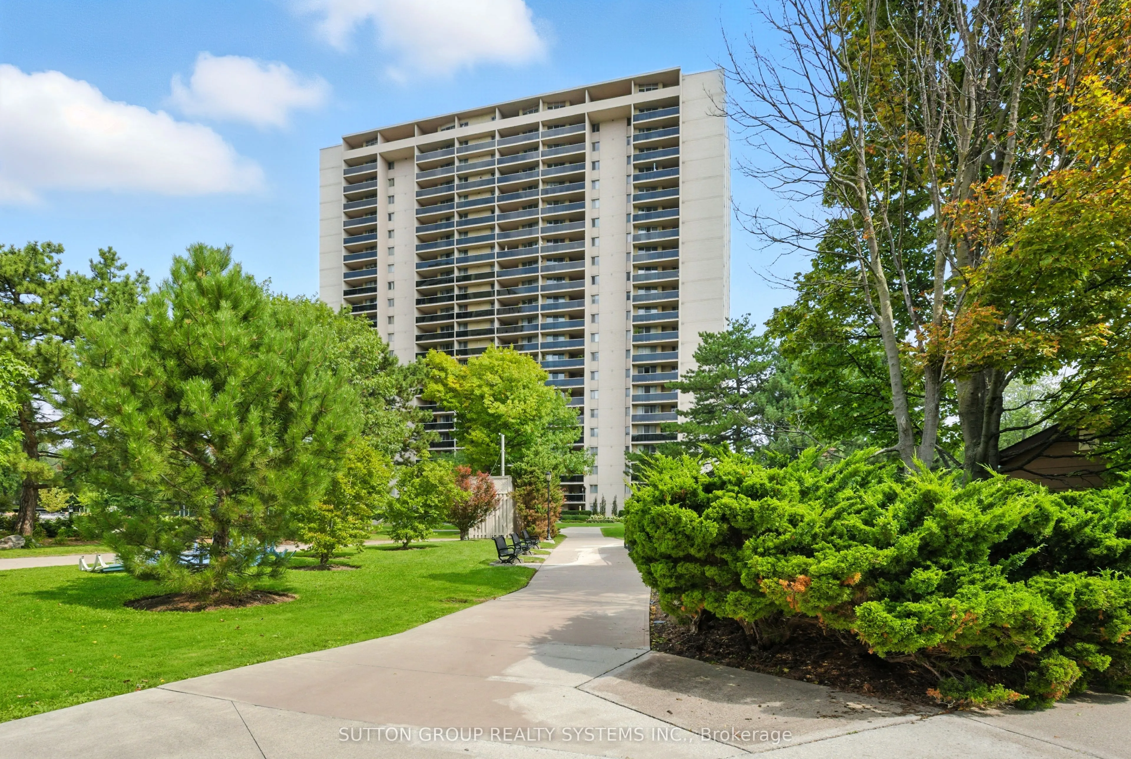 812 Burnhamthorpe Road, #907