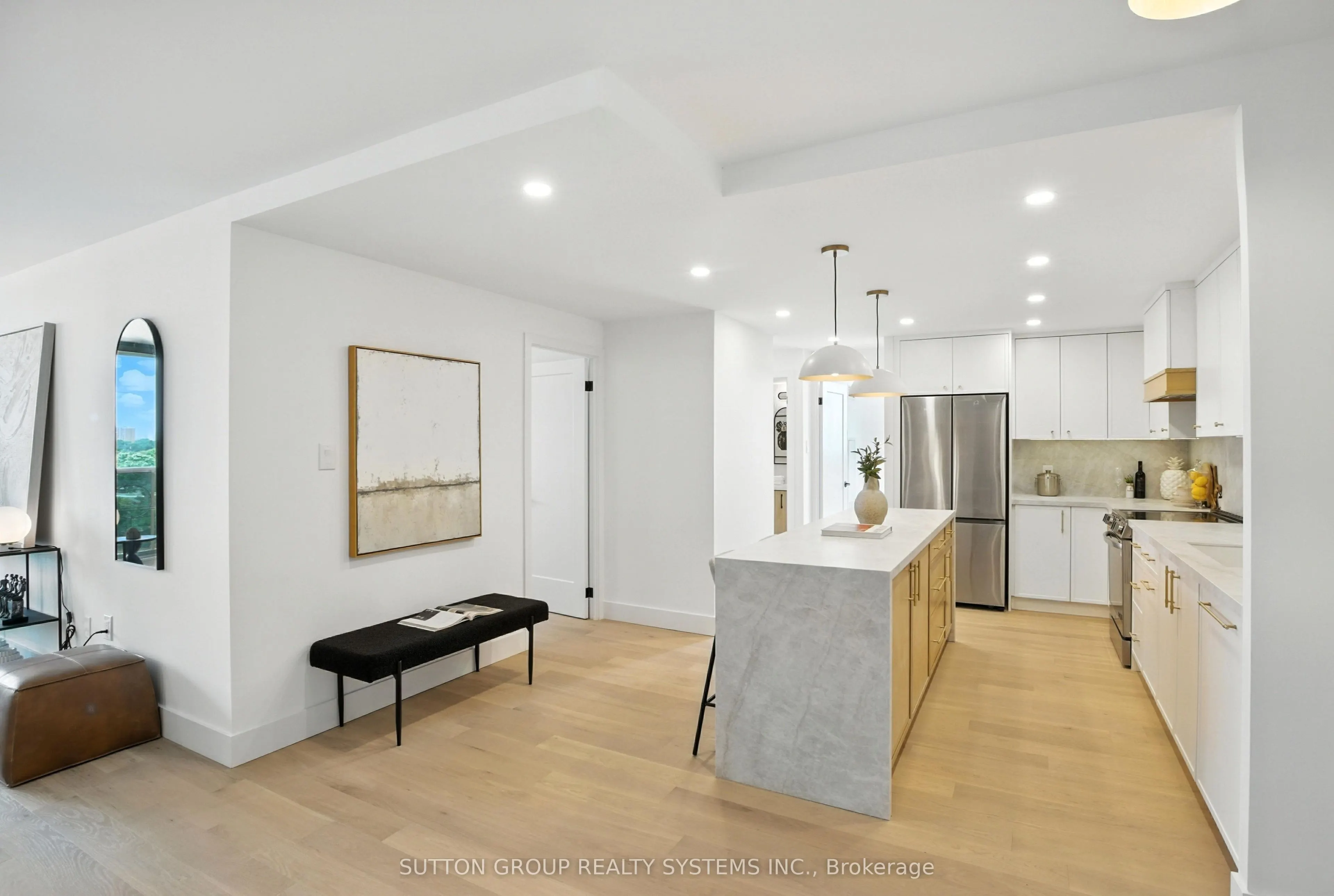 812 Burnhamthorpe Road, #907