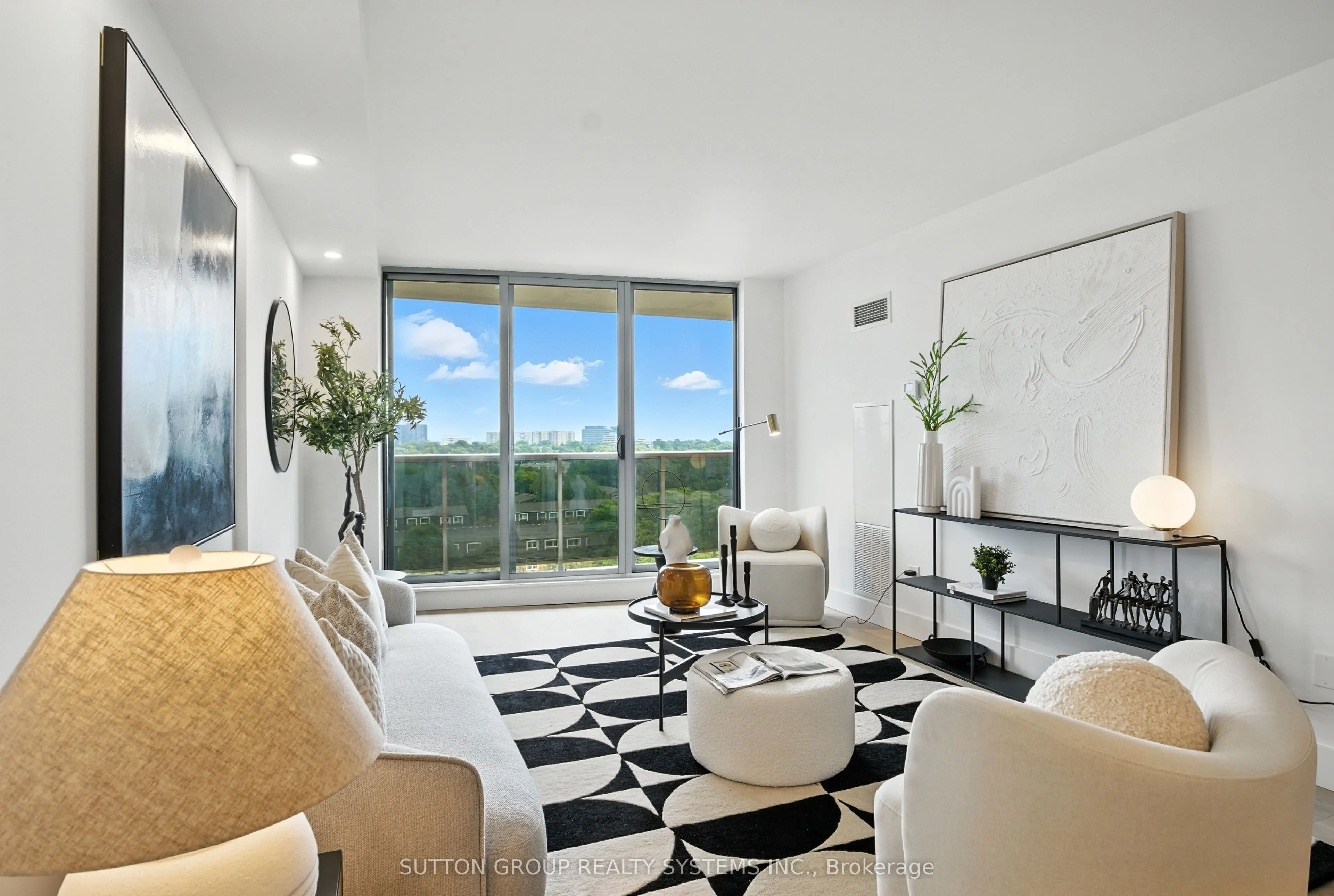 812 Burnhamthorpe Road, #907