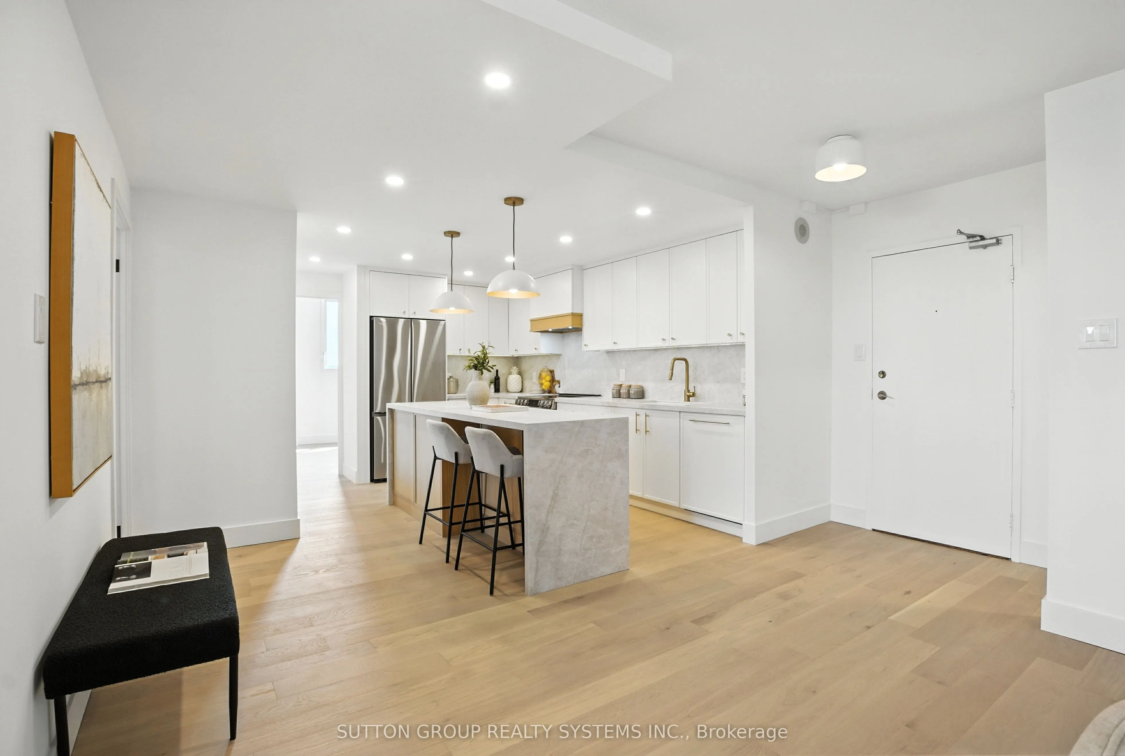 812 Burnhamthorpe Road, #907