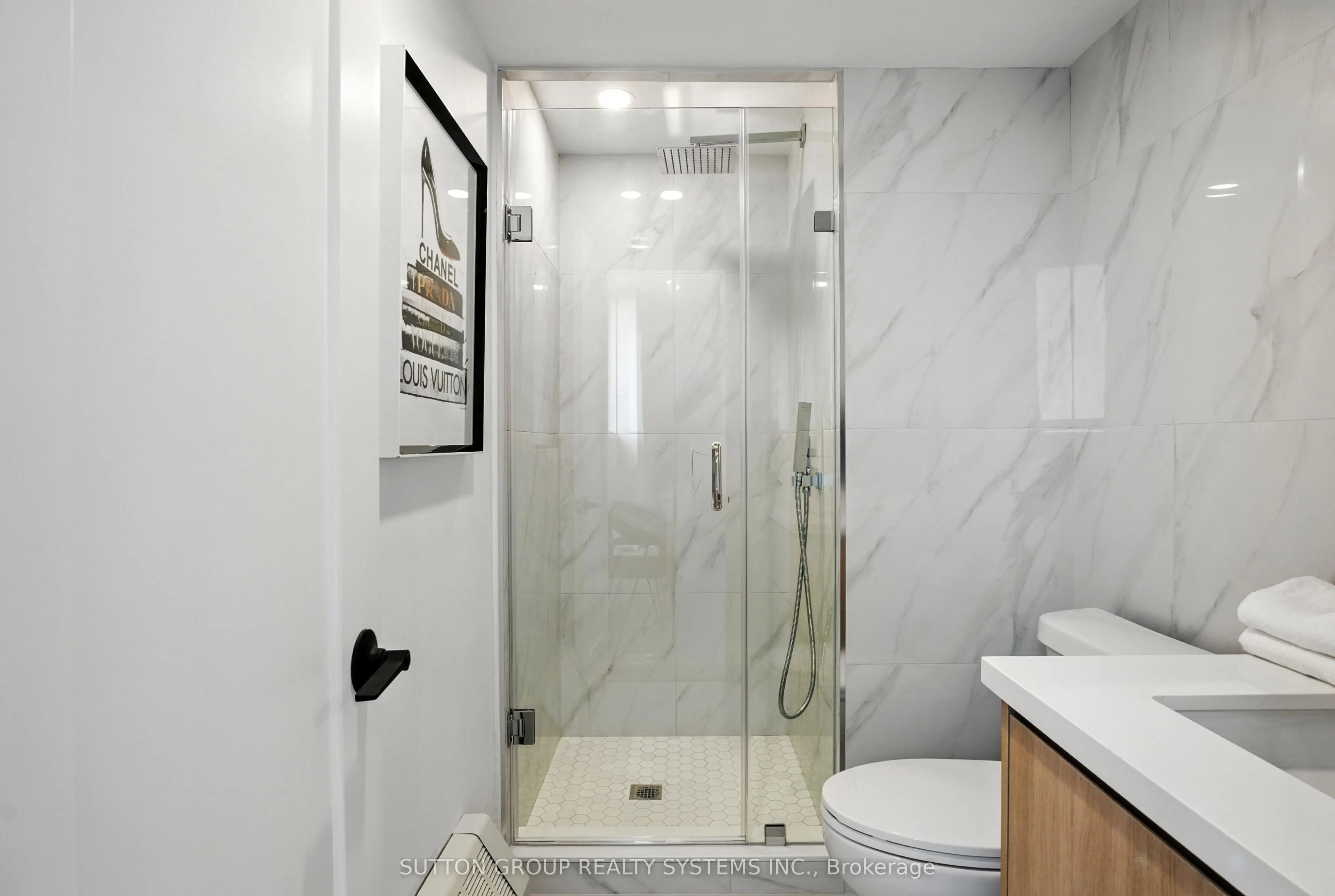 812 Burnhamthorpe Road, #907