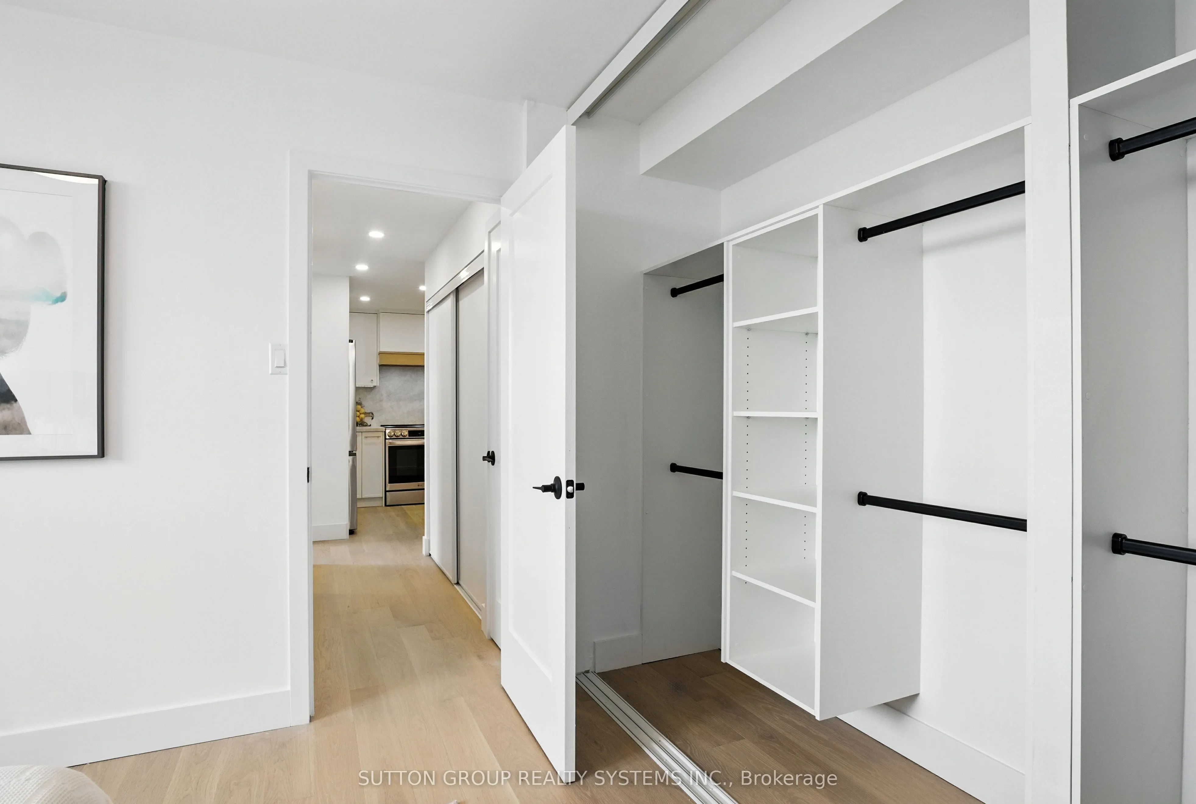 812 Burnhamthorpe Road, #907