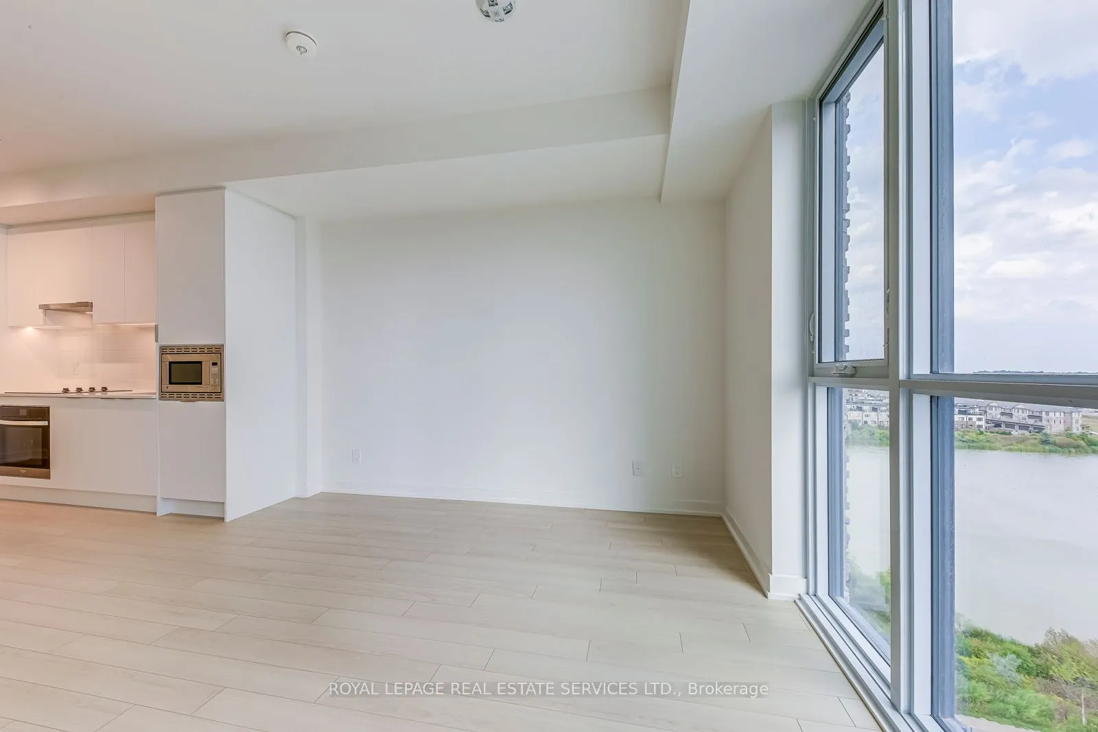 3079 Trafalgar Road, #911