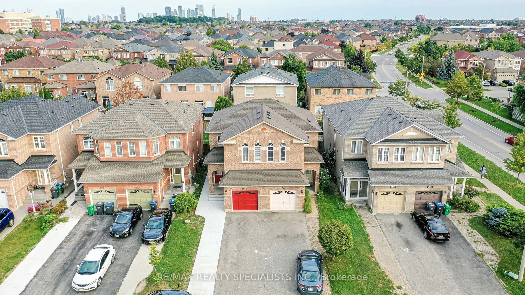 943 Khan Crescent