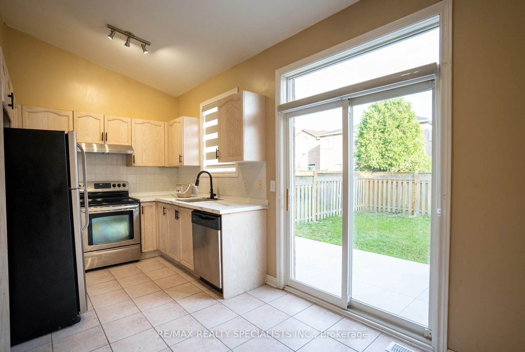 943 Khan Crescent