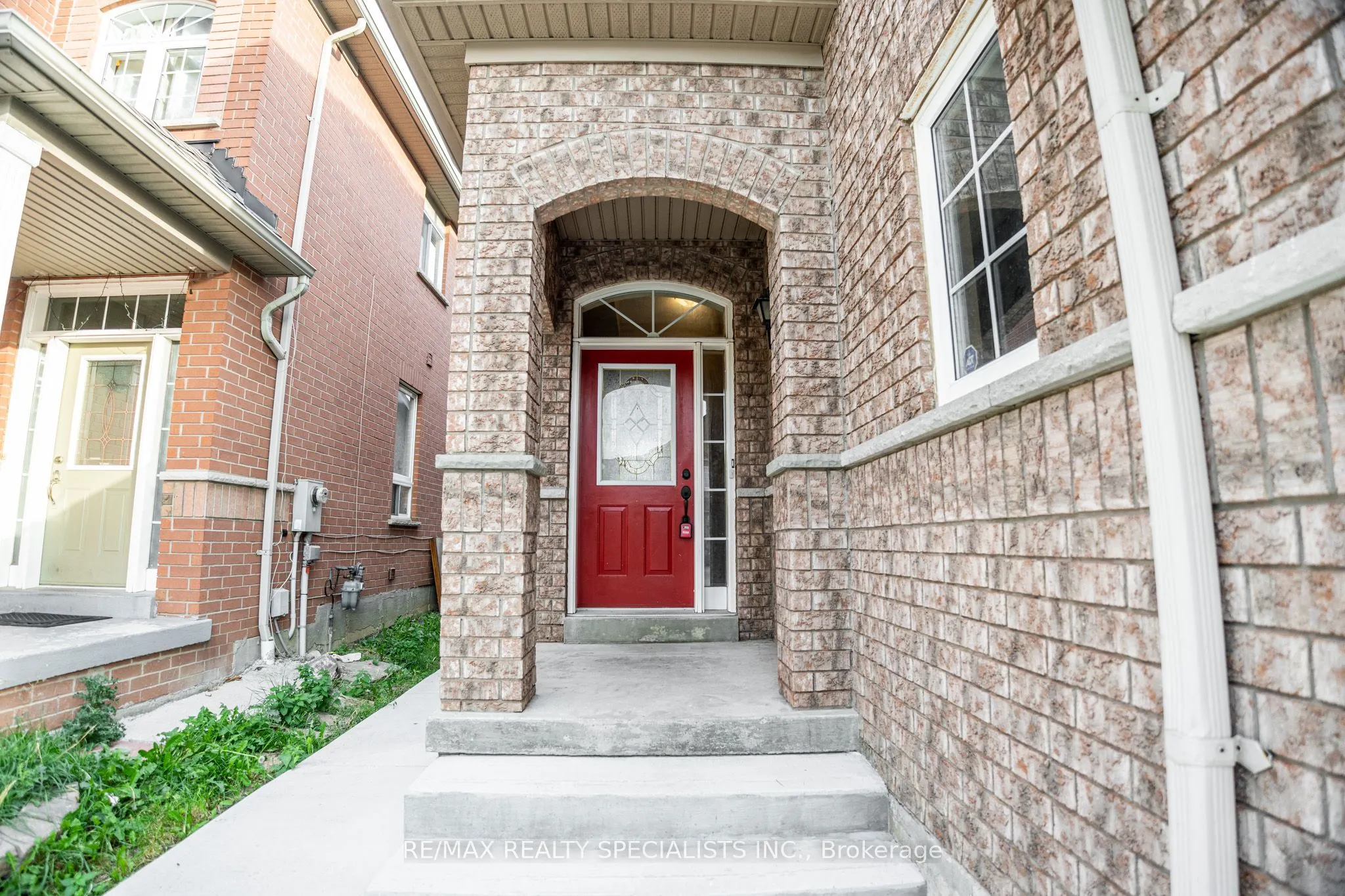 943 Khan Crescent
