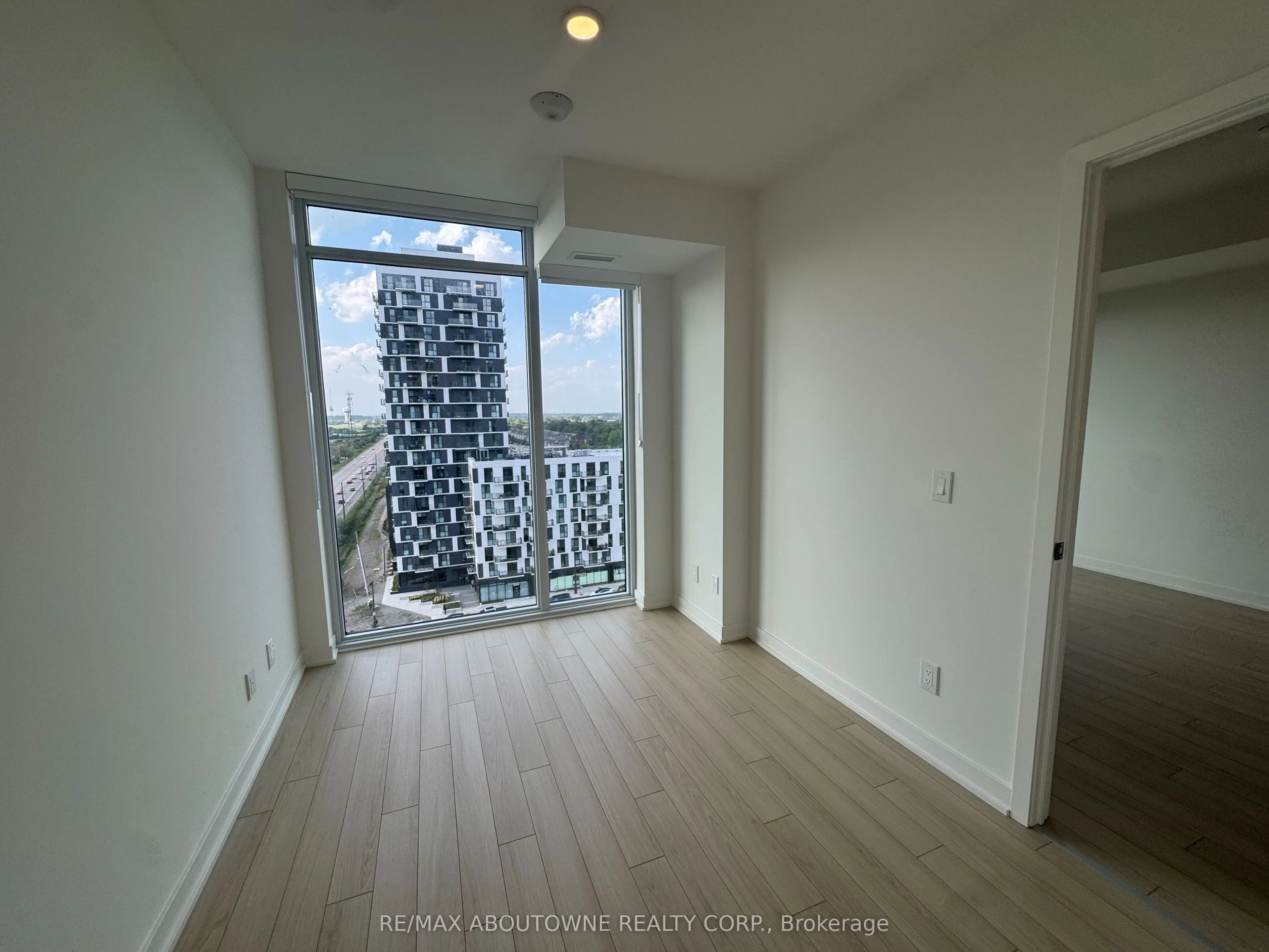 3079 Trafalgar Road, #1204