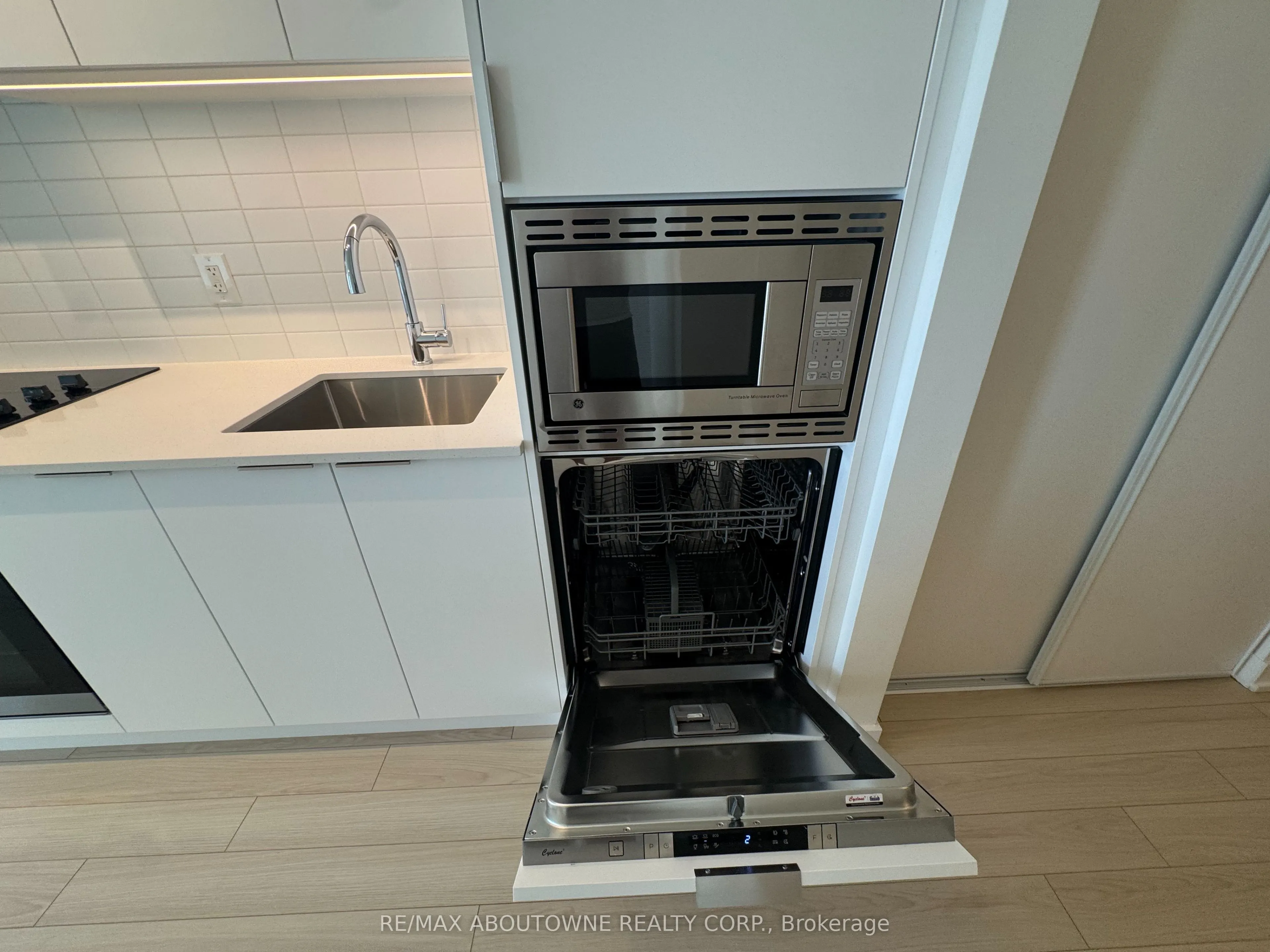 3079 Trafalgar Road, #1204