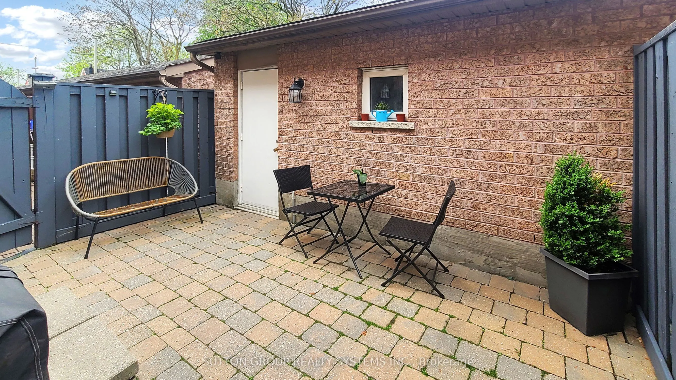 180 Rankin Crescent