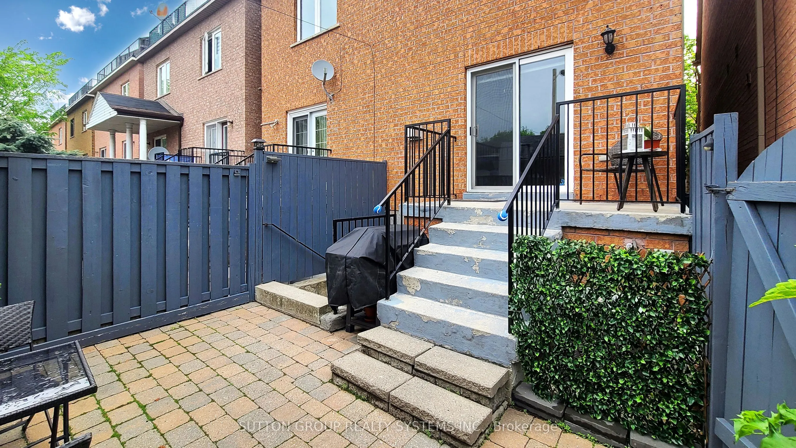 180 Rankin Crescent