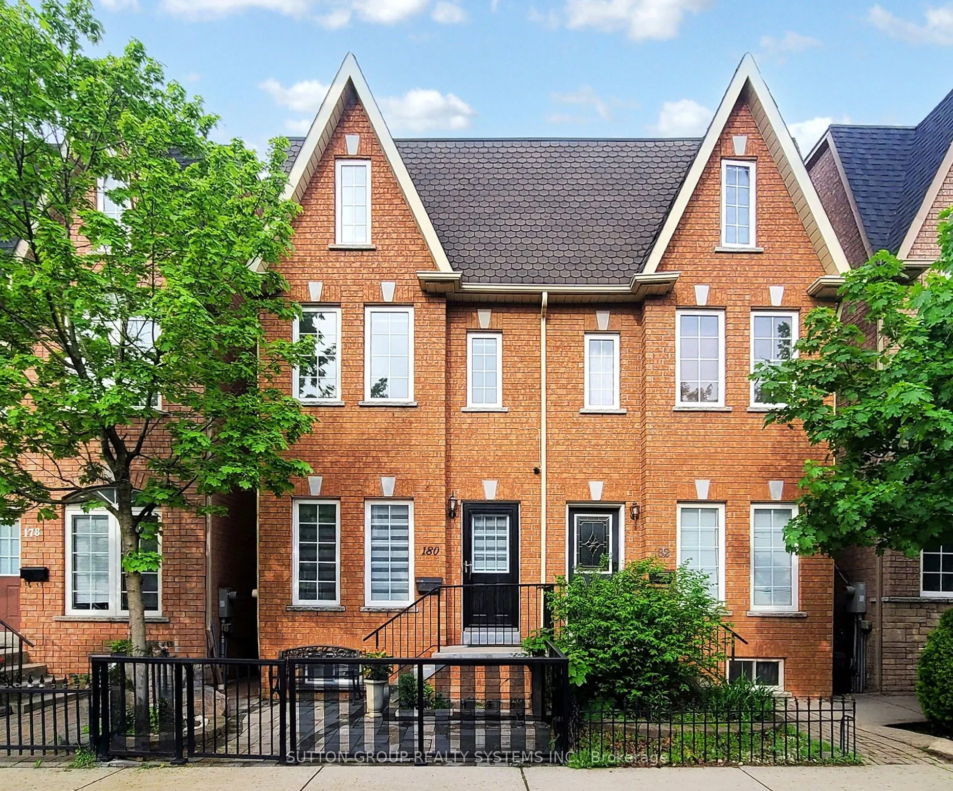 180 Rankin Crescent