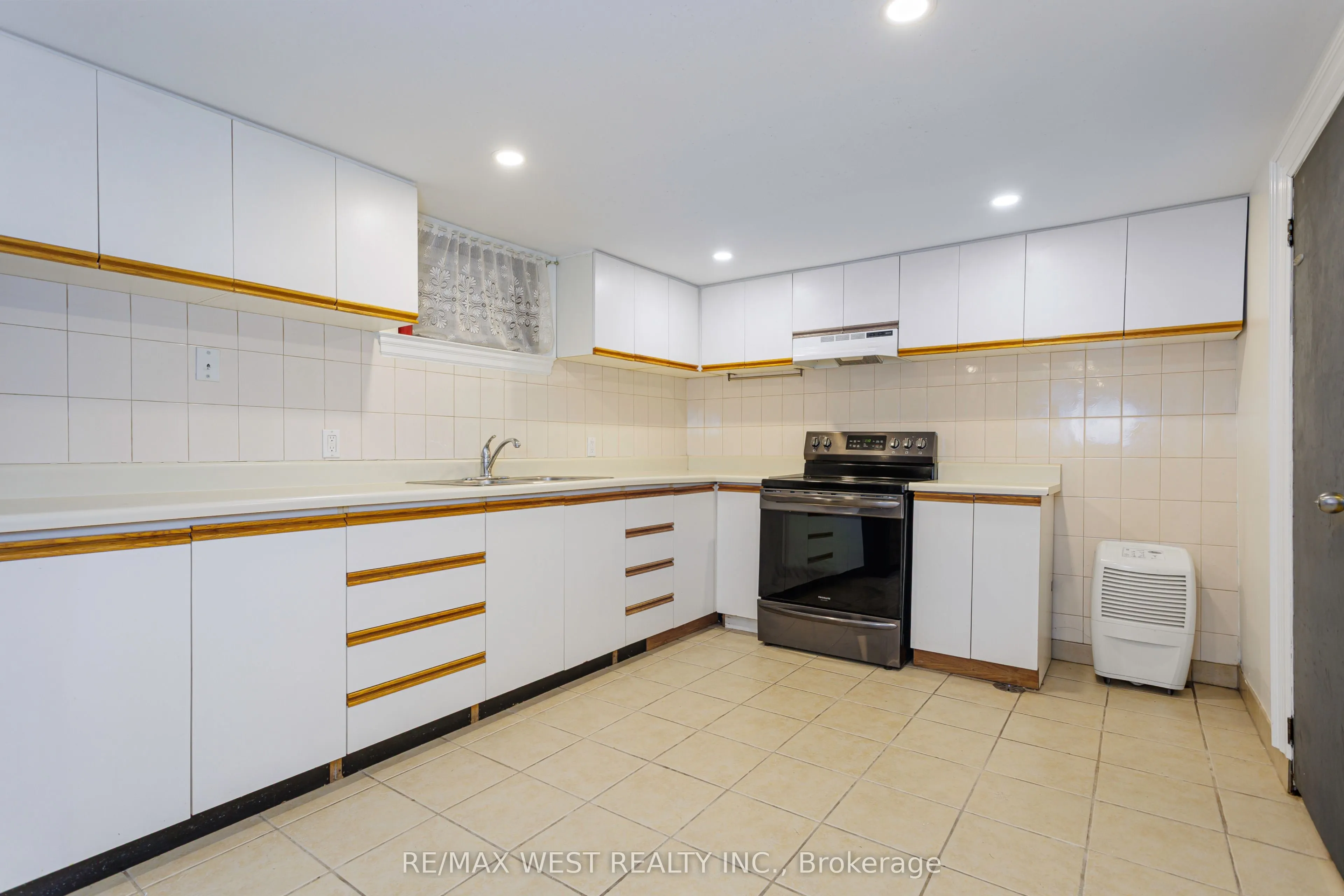 111 Galley Avenue, #bsmt