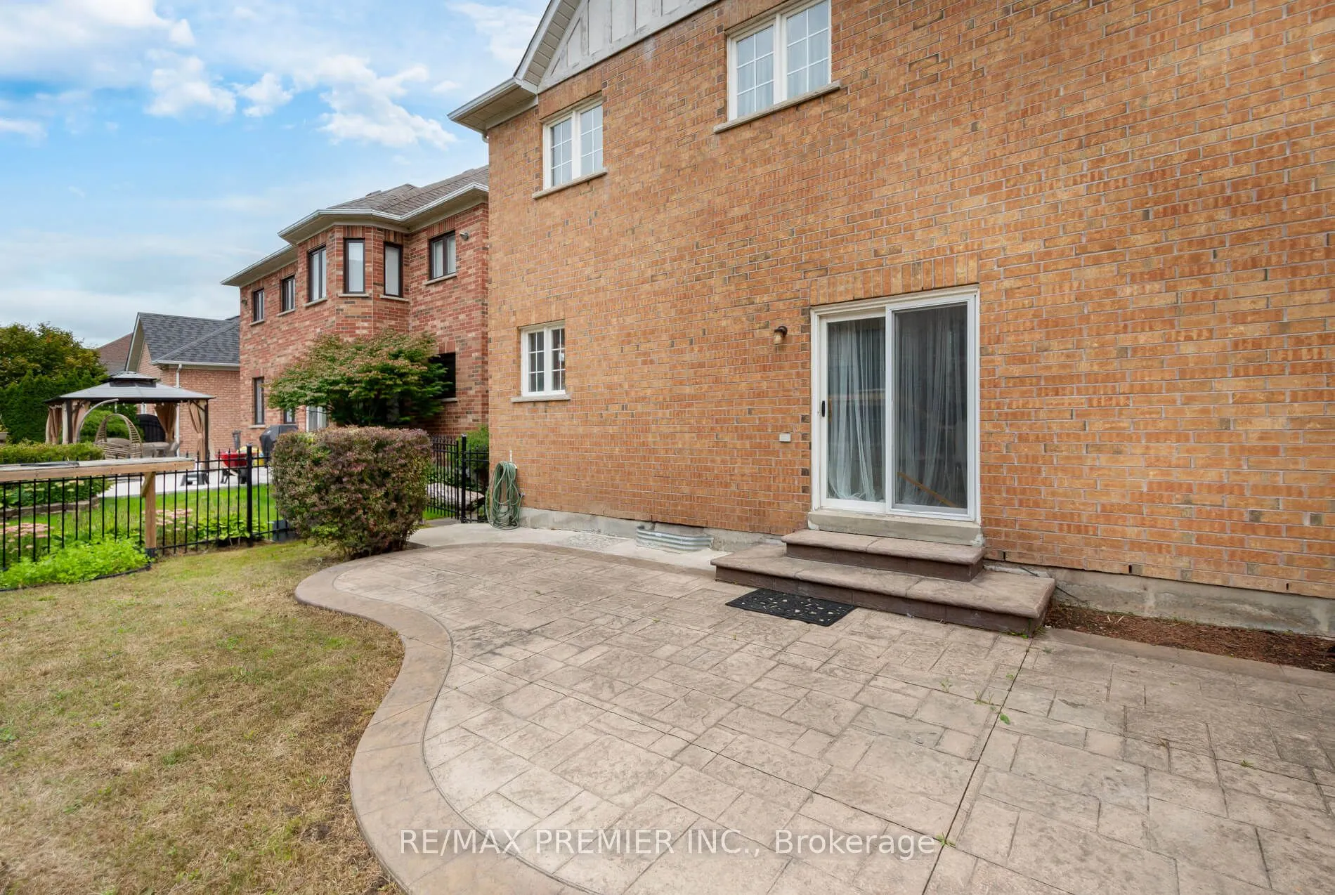 6 Donwoods Court