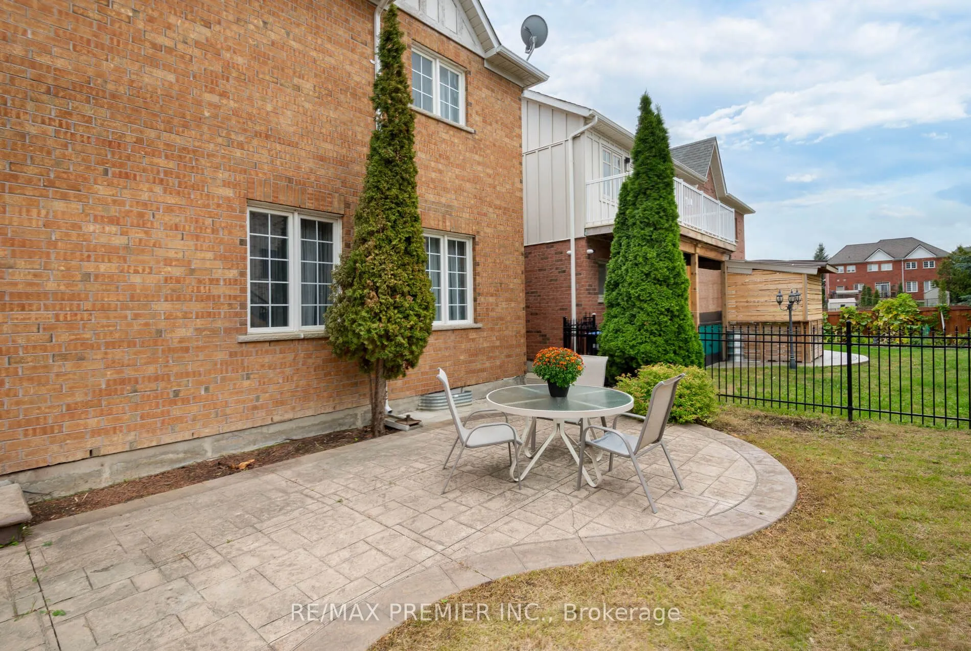 6 Donwoods Court