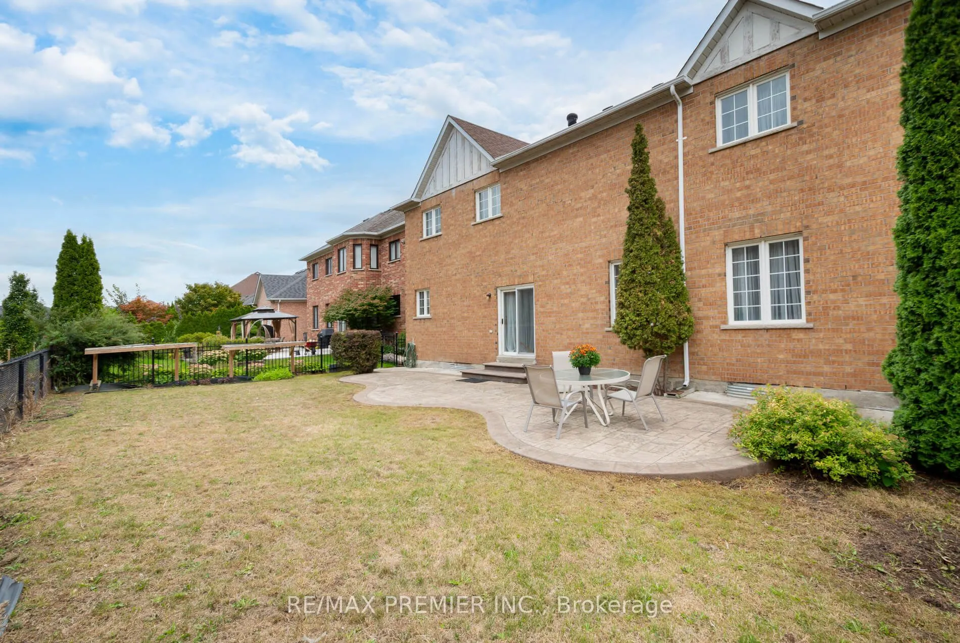 6 Donwoods Court